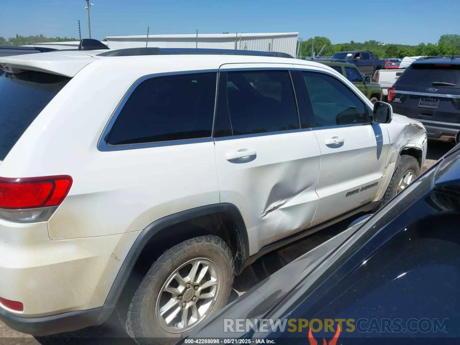 13 Photograph of a damaged car 1C4RJFAGXLC216797 JEEP GRAND CHEROKEE 2020