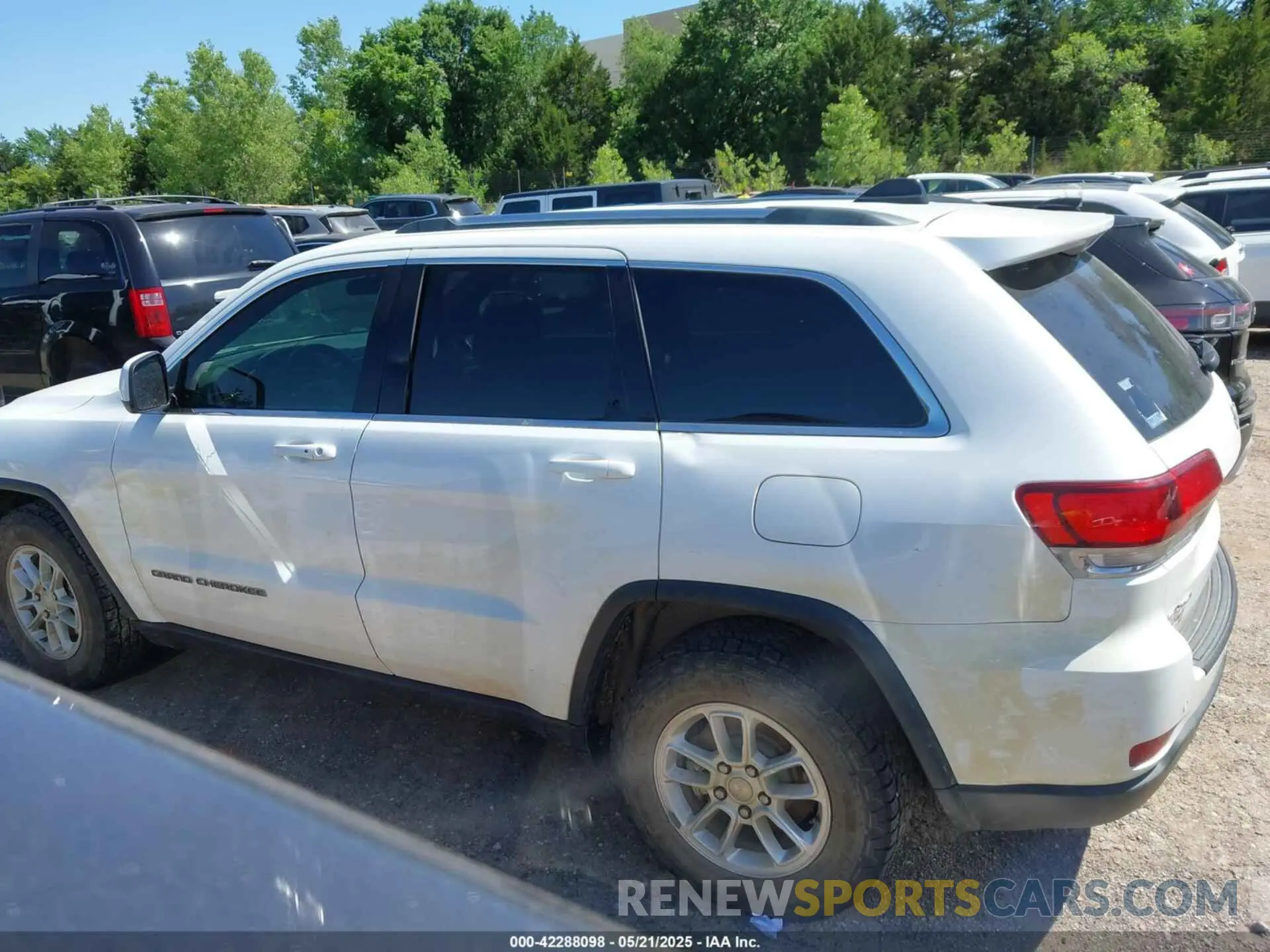 14 Photograph of a damaged car 1C4RJFAGXLC216797 JEEP GRAND CHEROKEE 2020