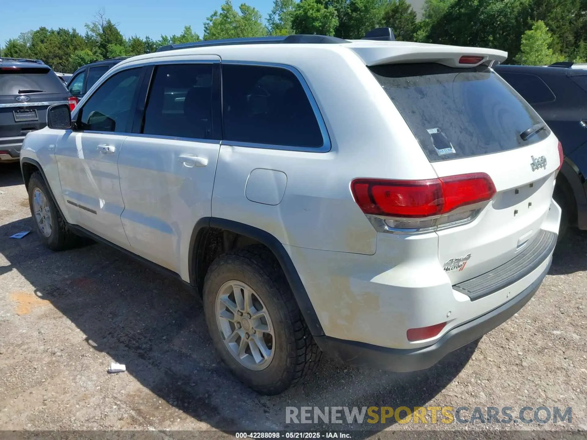 3 Photograph of a damaged car 1C4RJFAGXLC216797 JEEP GRAND CHEROKEE 2020