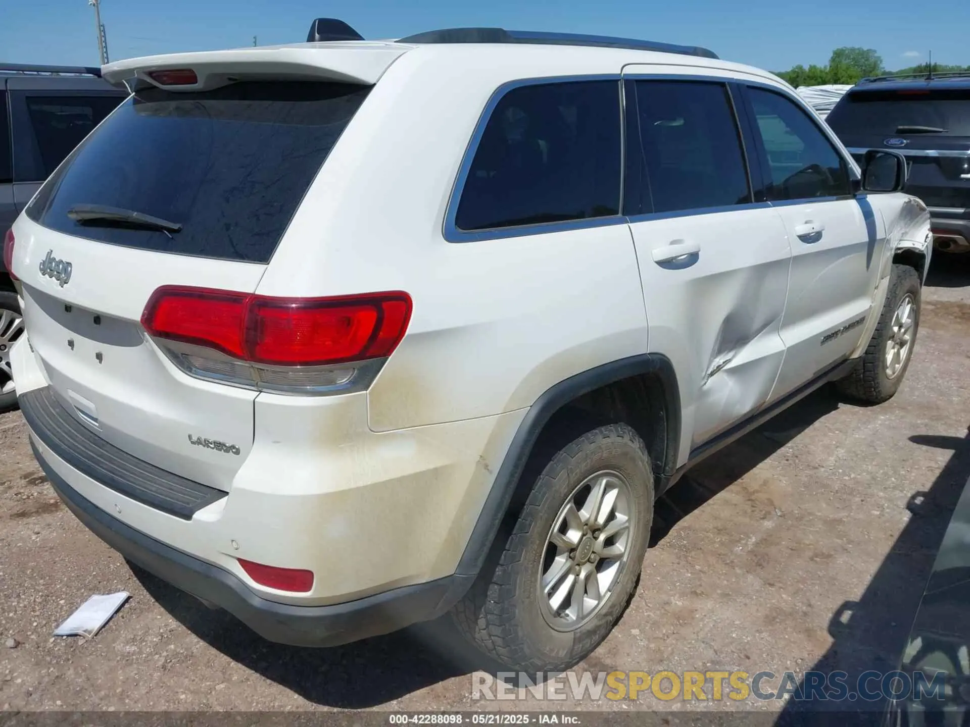 4 Photograph of a damaged car 1C4RJFAGXLC216797 JEEP GRAND CHEROKEE 2020
