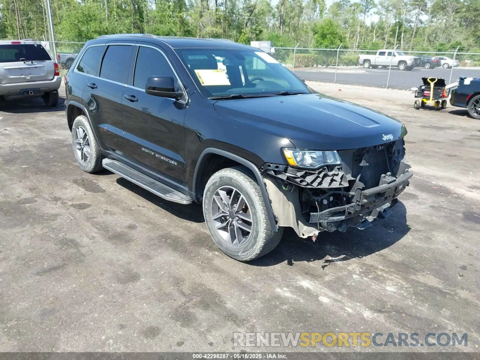 1 Photograph of a damaged car 1C4RJFAGXLC219294 JEEP GRAND CHEROKEE 2020