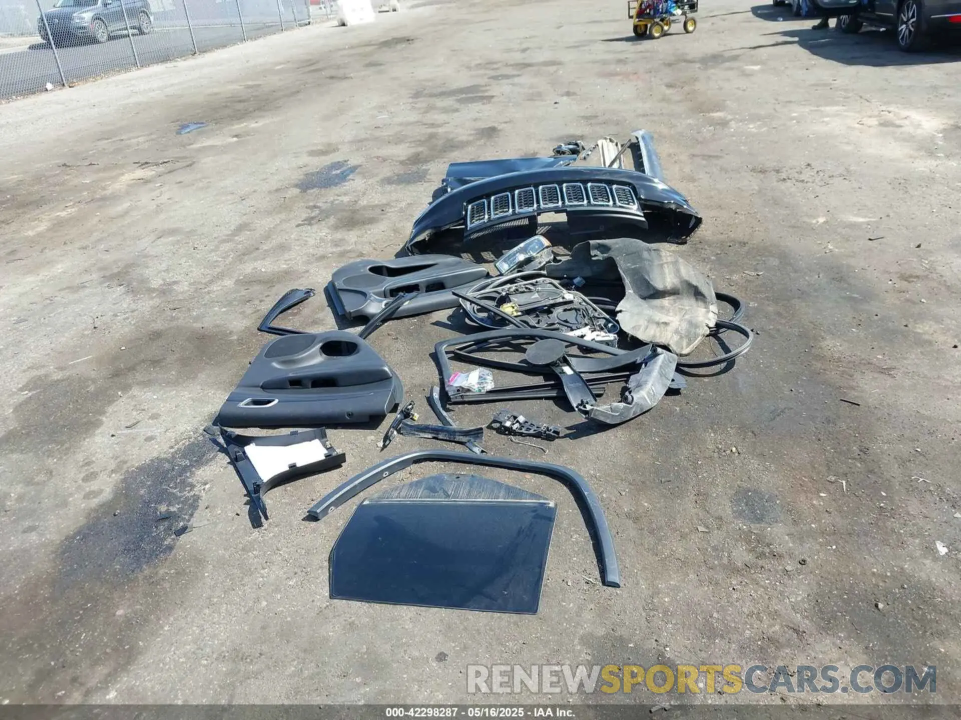 12 Photograph of a damaged car 1C4RJFAGXLC219294 JEEP GRAND CHEROKEE 2020