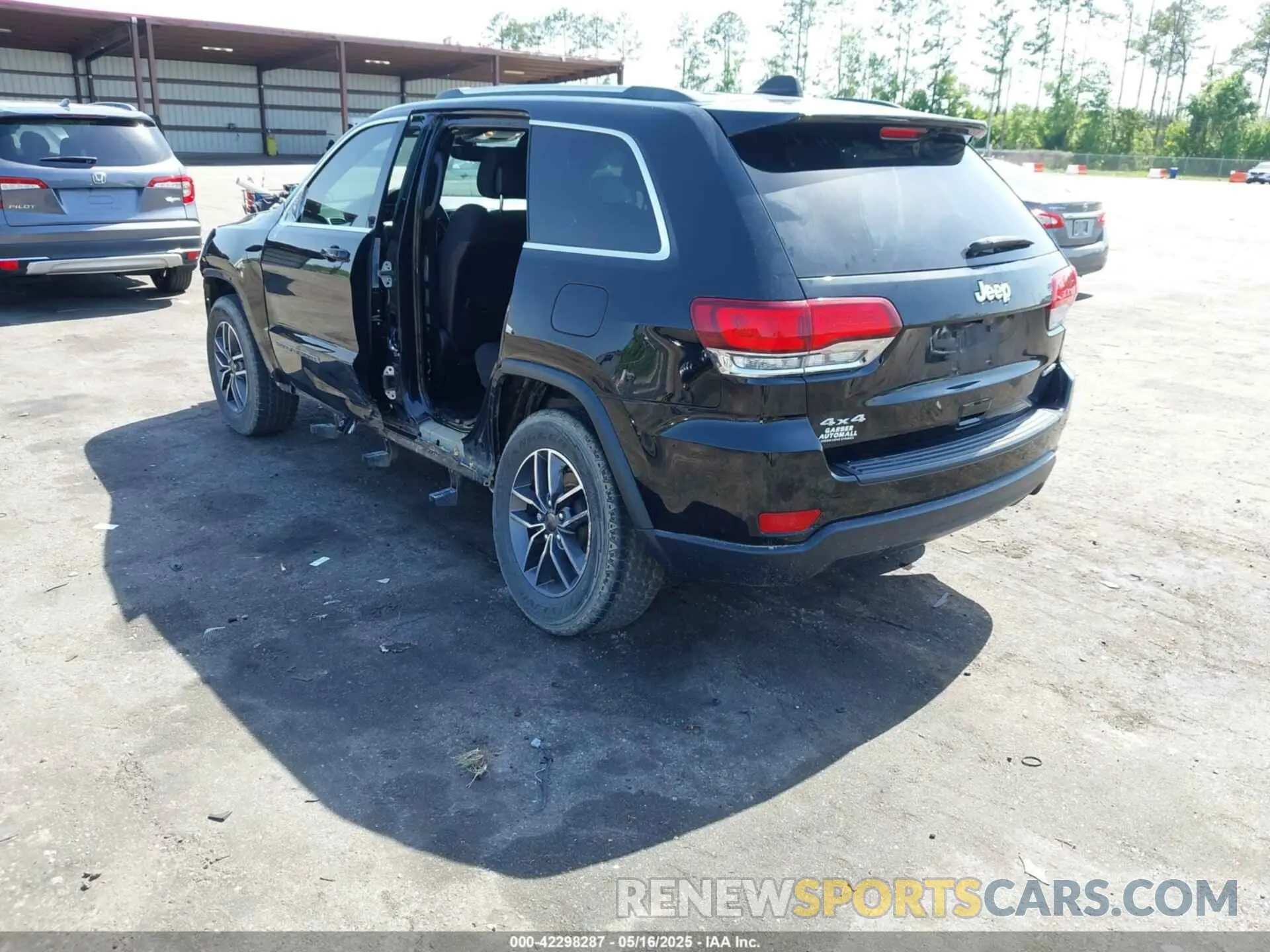 3 Photograph of a damaged car 1C4RJFAGXLC219294 JEEP GRAND CHEROKEE 2020