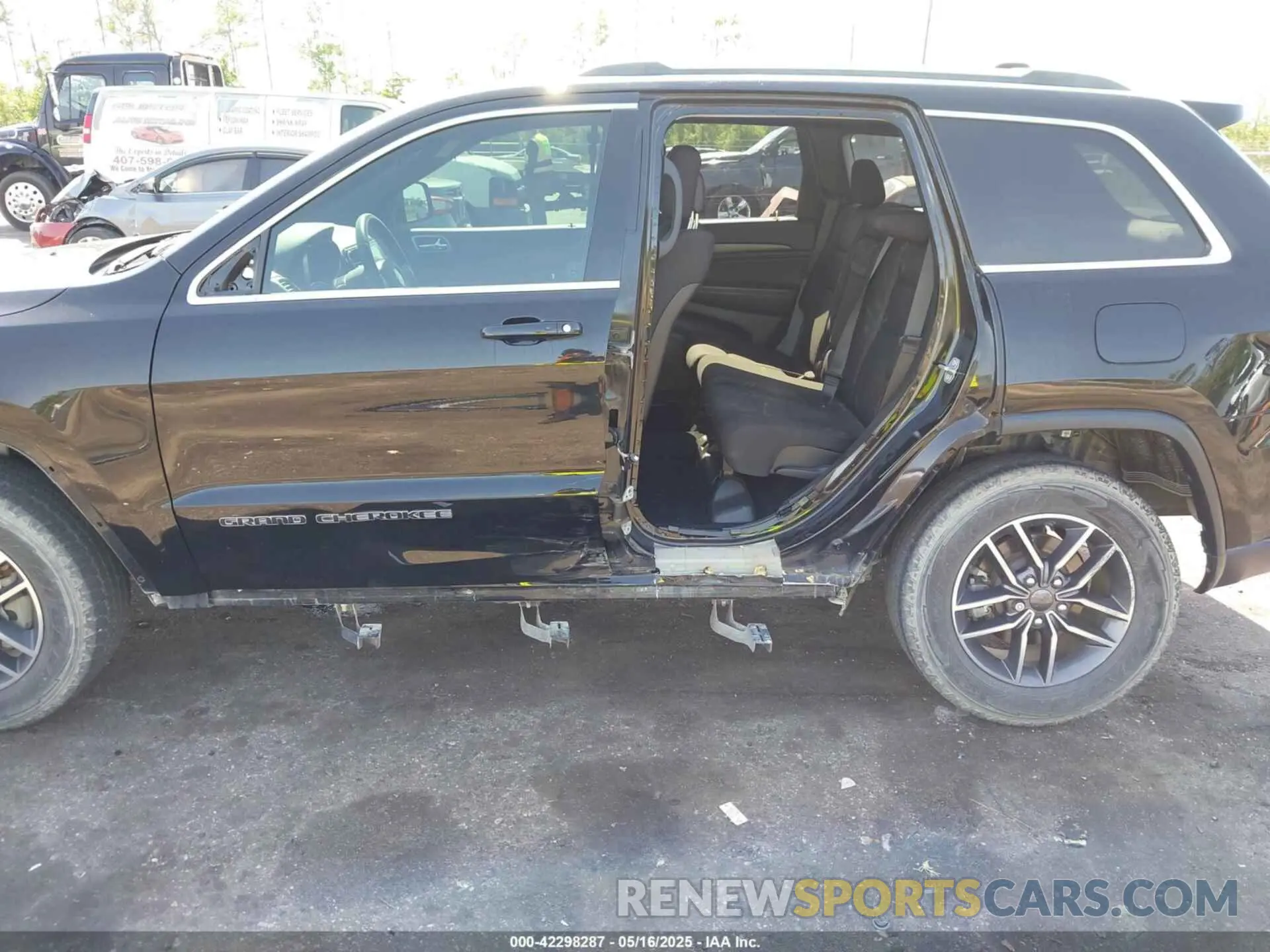 6 Photograph of a damaged car 1C4RJFAGXLC219294 JEEP GRAND CHEROKEE 2020