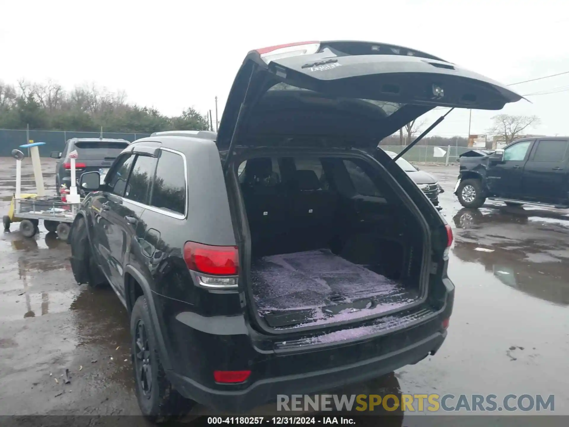 3 Photograph of a damaged car 1C4RJFAGXLC317533 JEEP GRAND CHEROKEE 2020