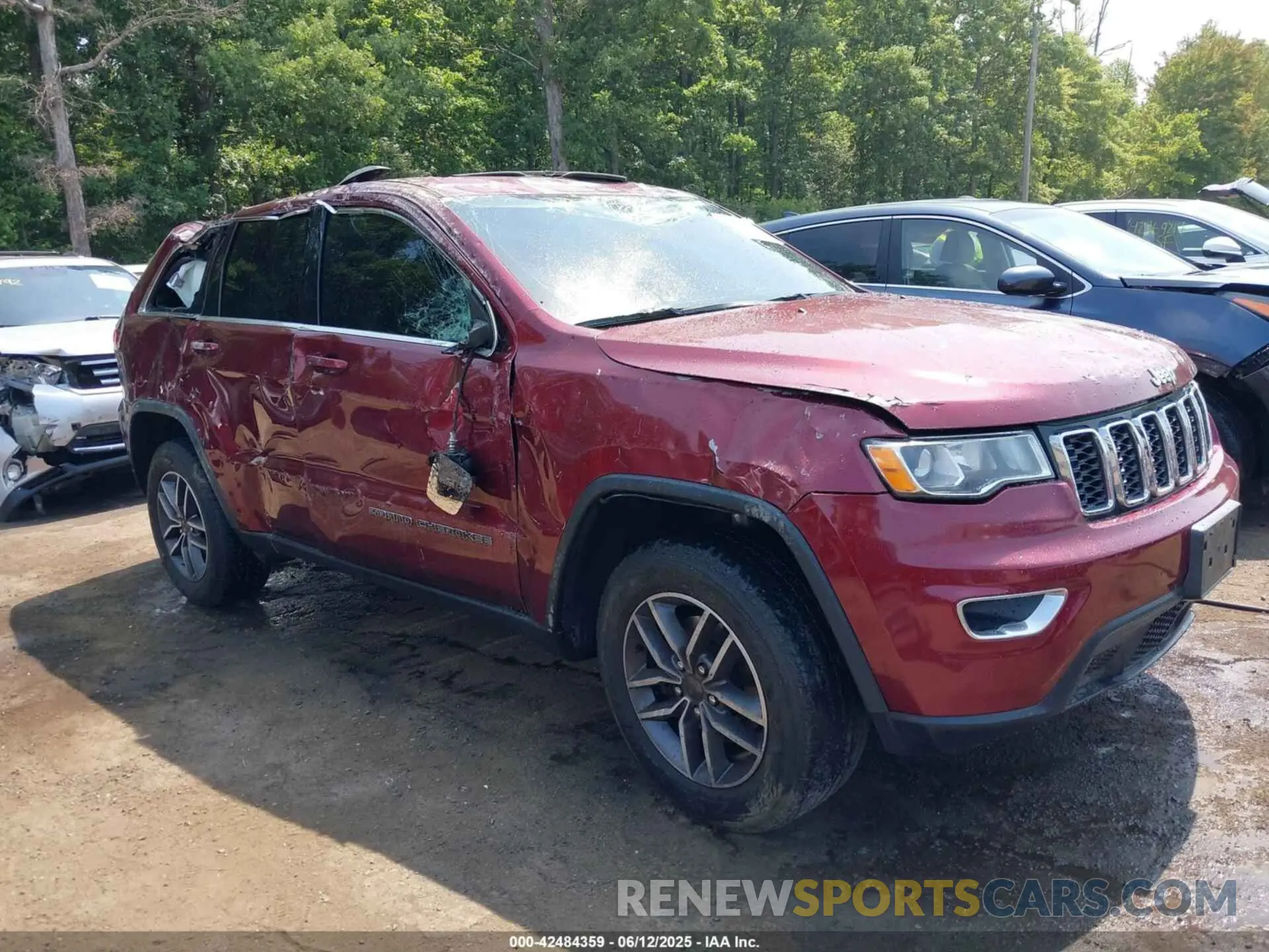 1 Photograph of a damaged car 1C4RJFAGXLC336728 JEEP GRAND CHEROKEE 2020