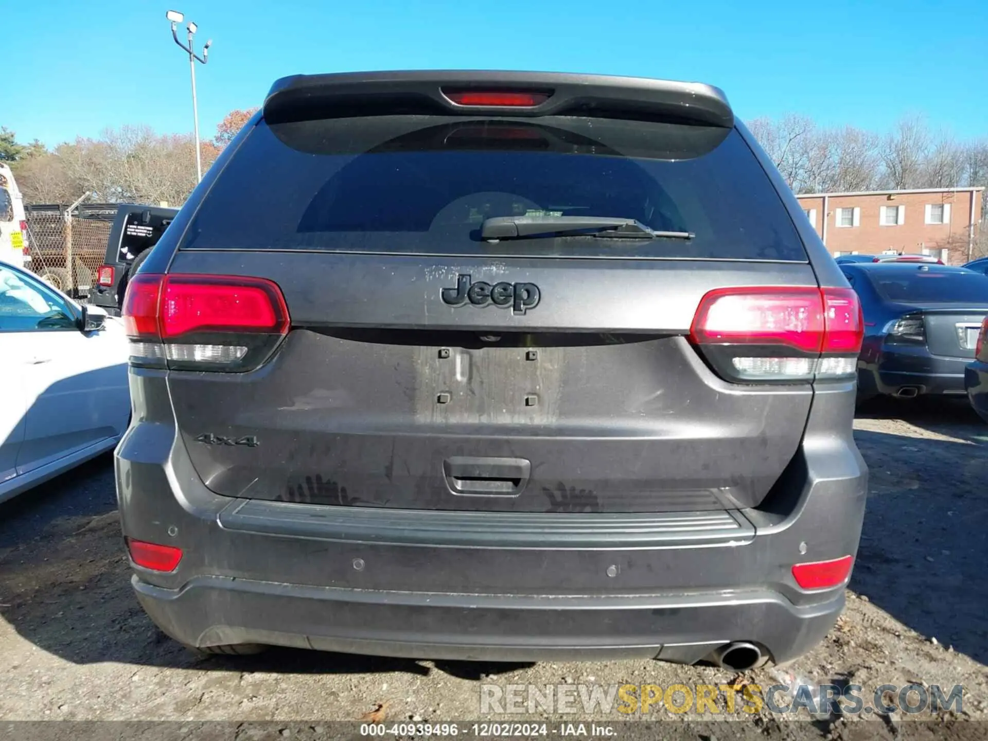 17 Photograph of a damaged car 1C4RJFAGXLC413999 JEEP GRAND CHEROKEE 2020