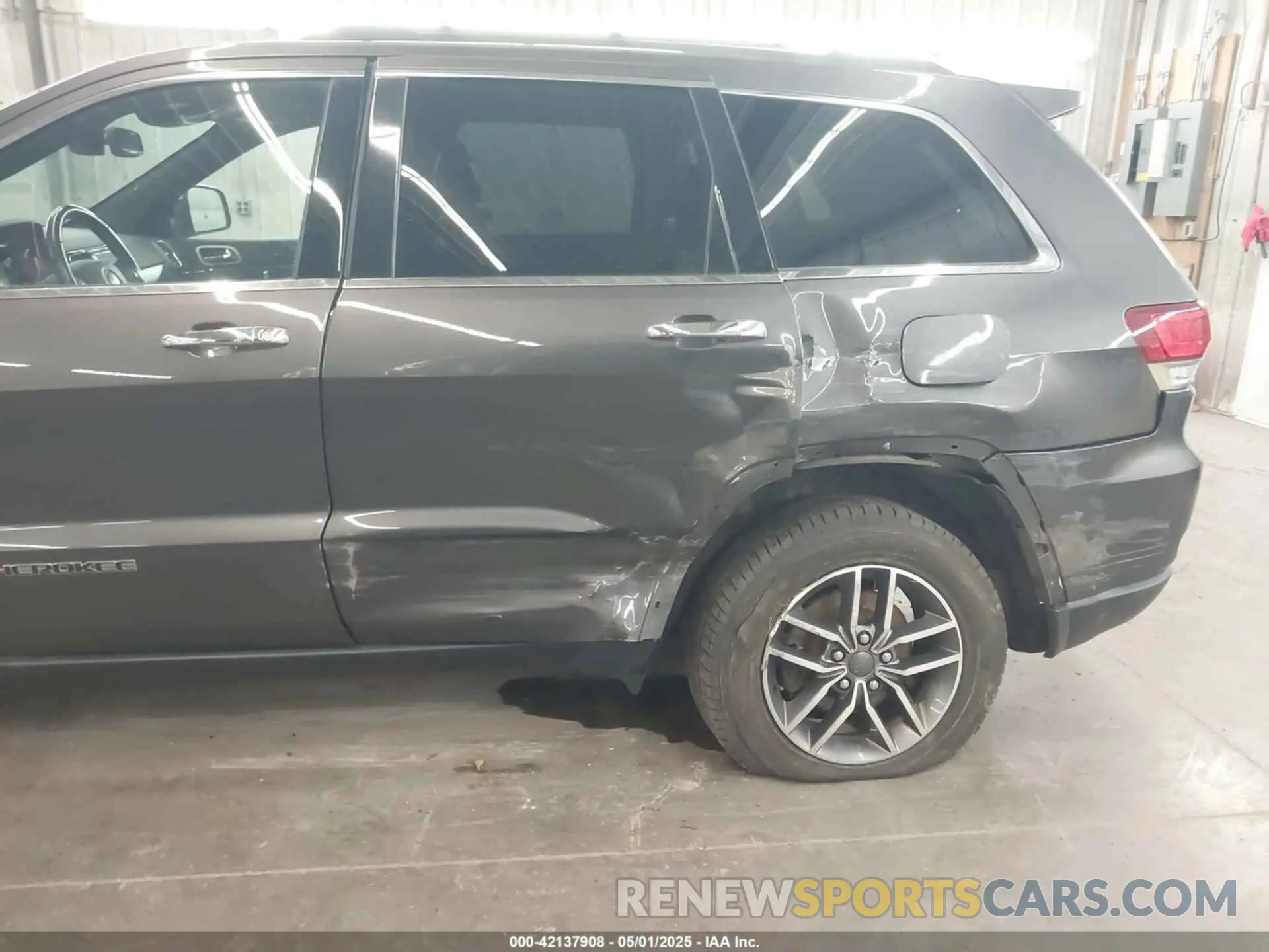 6 Photograph of a damaged car 1C4RJFBG0LC160058 JEEP GRAND CHEROKEE 2020