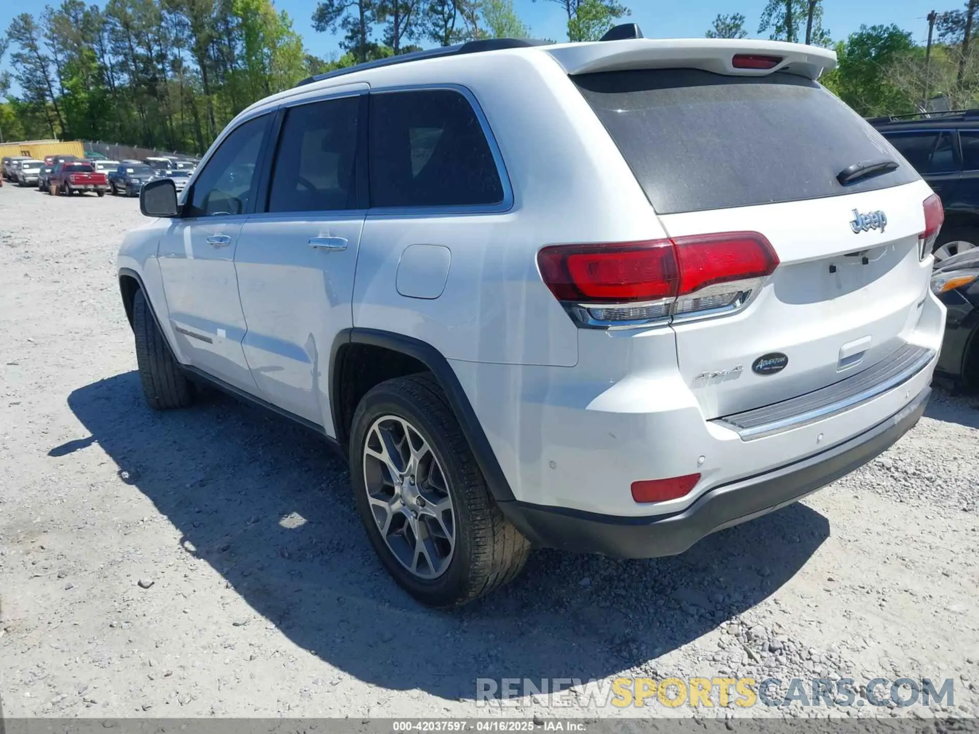 3 Photograph of a damaged car 1C4RJFBG0LC200347 JEEP GRAND CHEROKEE 2020
