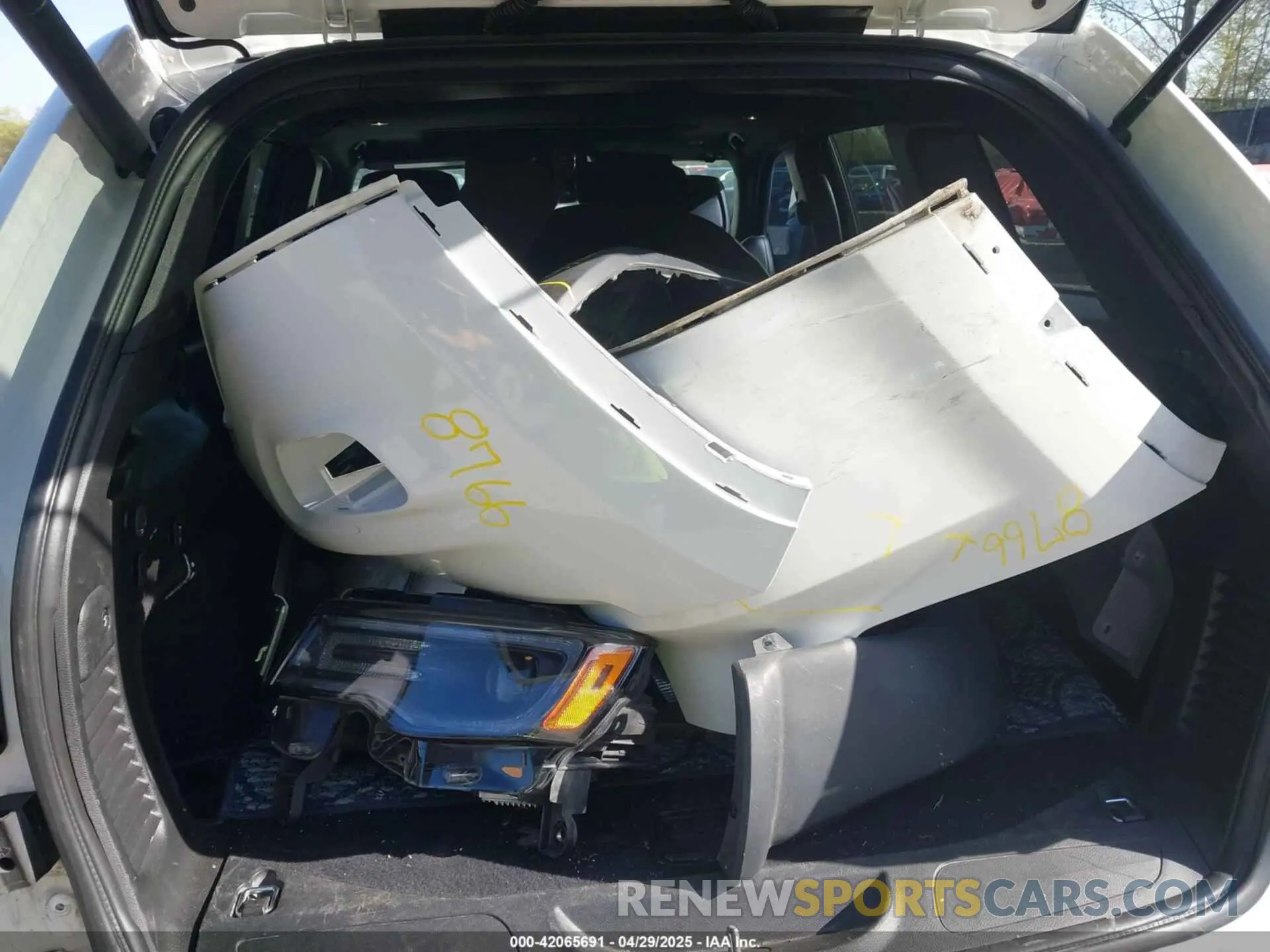 12 Photograph of a damaged car 1C4RJFBG0LC371924 JEEP GRAND CHEROKEE 2020