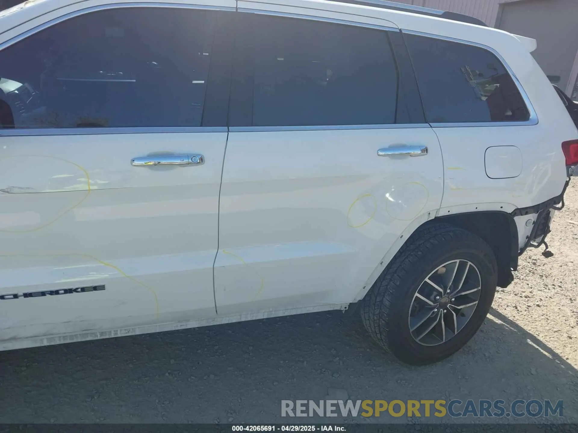 21 Photograph of a damaged car 1C4RJFBG0LC371924 JEEP GRAND CHEROKEE 2020