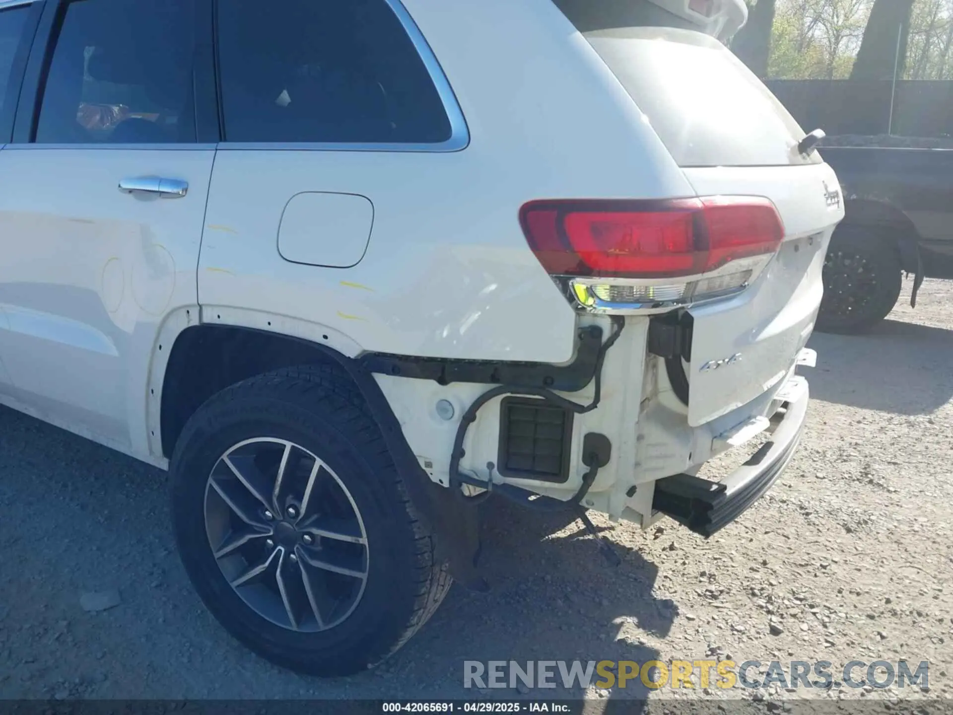 22 Photograph of a damaged car 1C4RJFBG0LC371924 JEEP GRAND CHEROKEE 2020