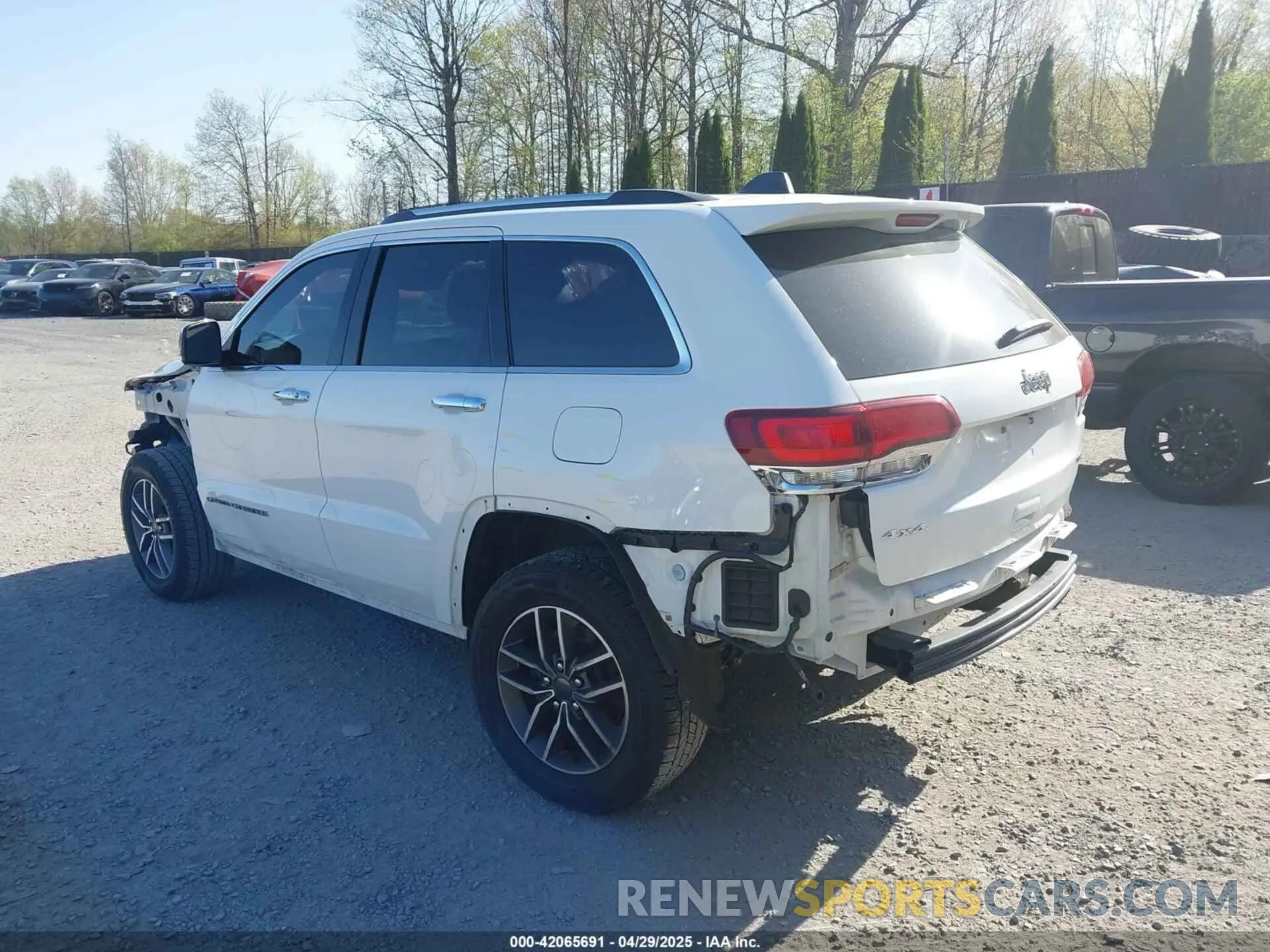 3 Photograph of a damaged car 1C4RJFBG0LC371924 JEEP GRAND CHEROKEE 2020