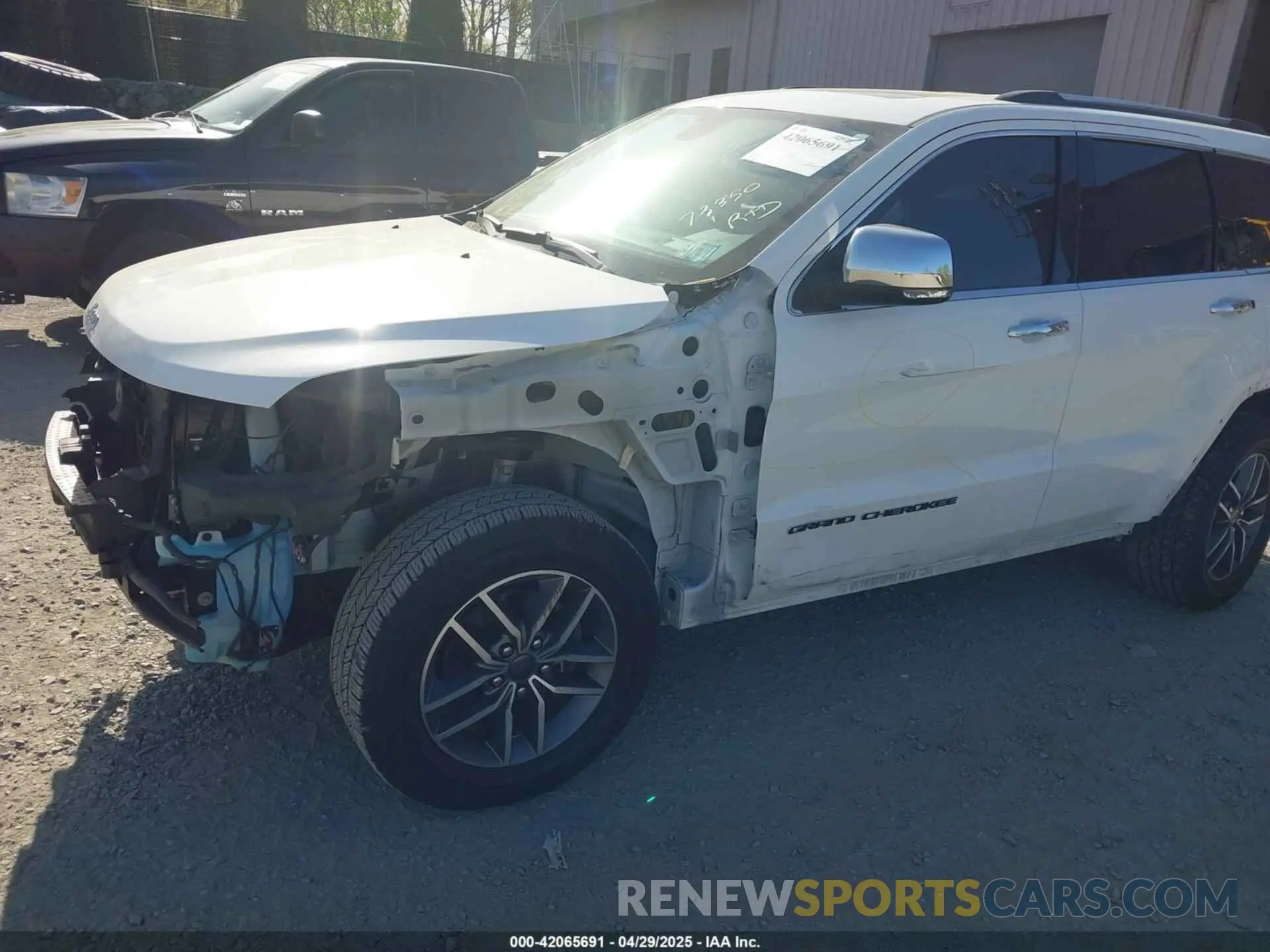 6 Photograph of a damaged car 1C4RJFBG0LC371924 JEEP GRAND CHEROKEE 2020