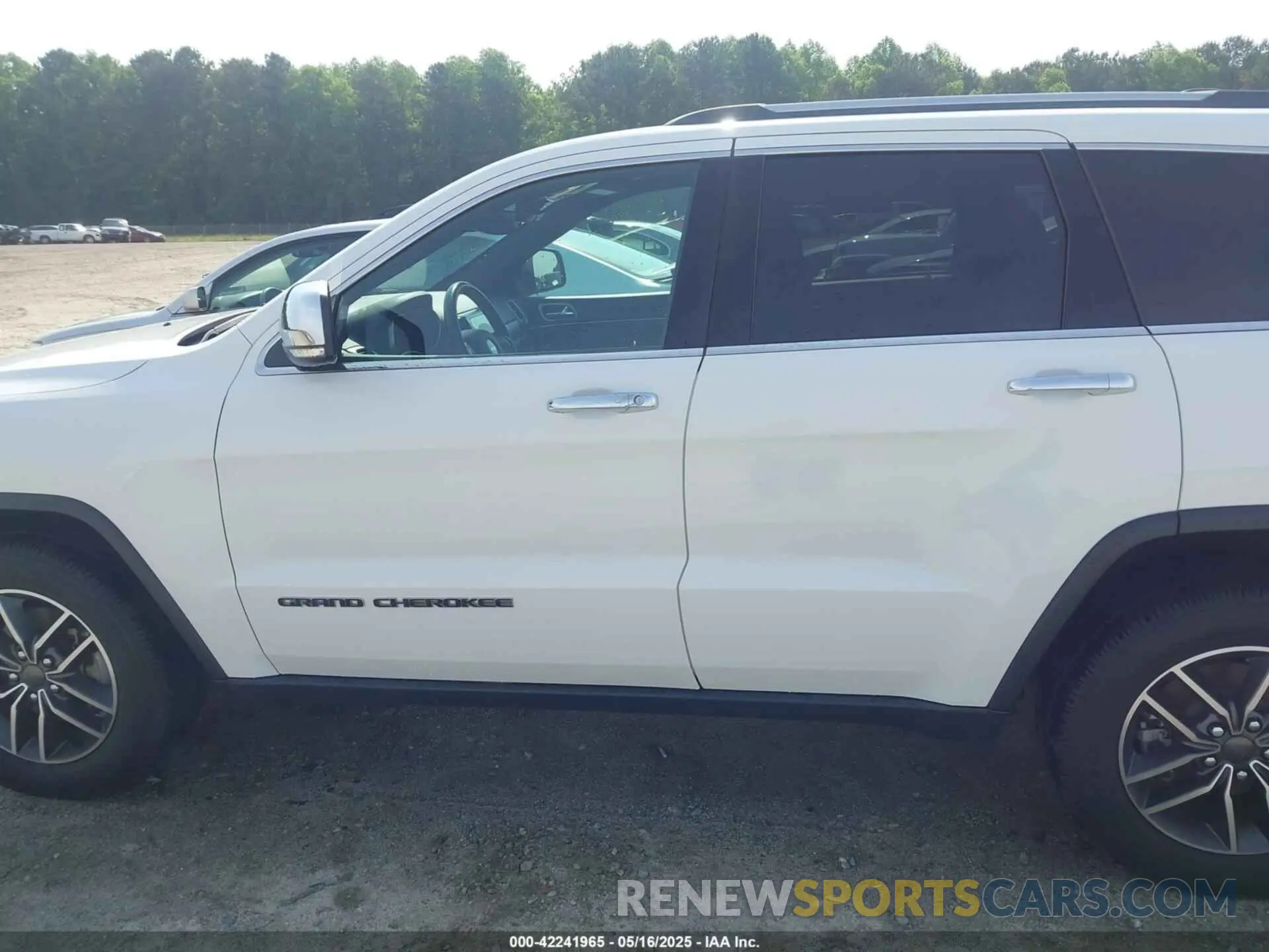 14 Photograph of a damaged car 1C4RJFBG0LC423374 JEEP GRAND CHEROKEE 2020