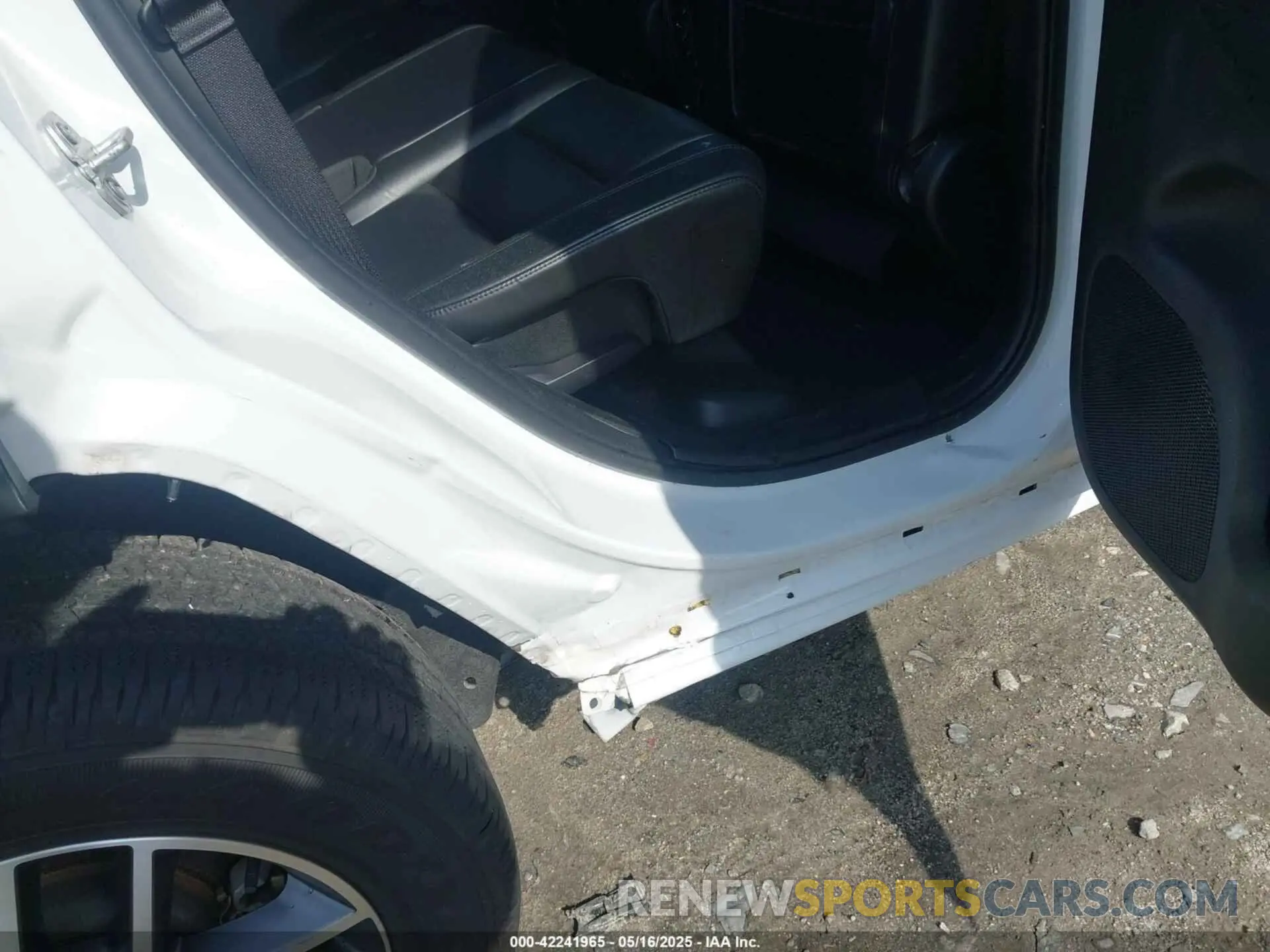 17 Photograph of a damaged car 1C4RJFBG0LC423374 JEEP GRAND CHEROKEE 2020