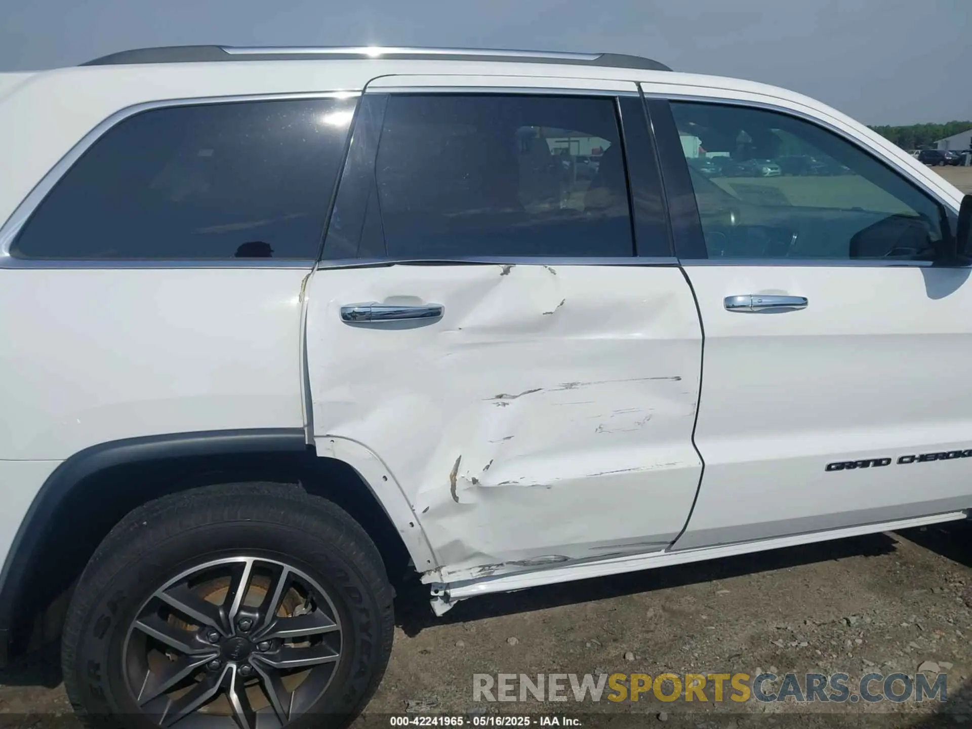 6 Photograph of a damaged car 1C4RJFBG0LC423374 JEEP GRAND CHEROKEE 2020