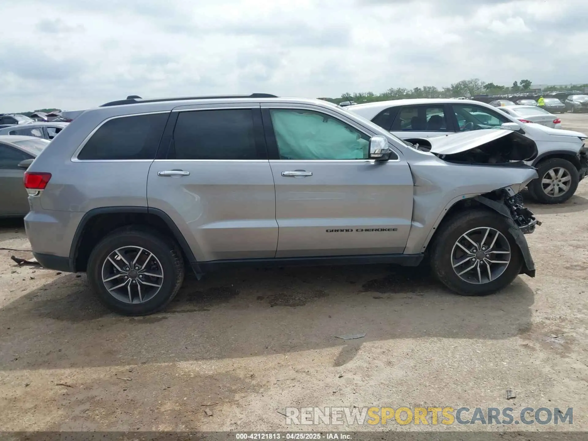 13 Photograph of a damaged car 1C4RJFBG1LC122774 JEEP GRAND CHEROKEE 2020