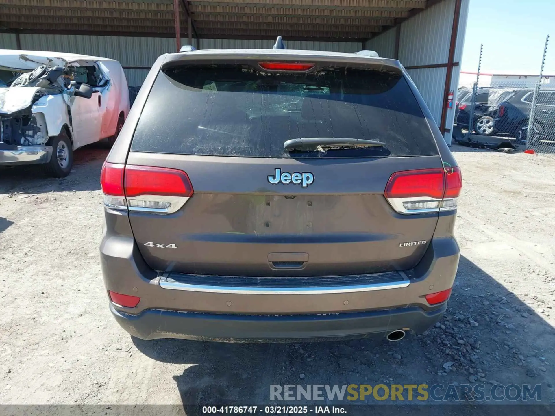 17 Photograph of a damaged car 1C4RJFBG1LC300117 JEEP GRAND CHEROKEE 2020