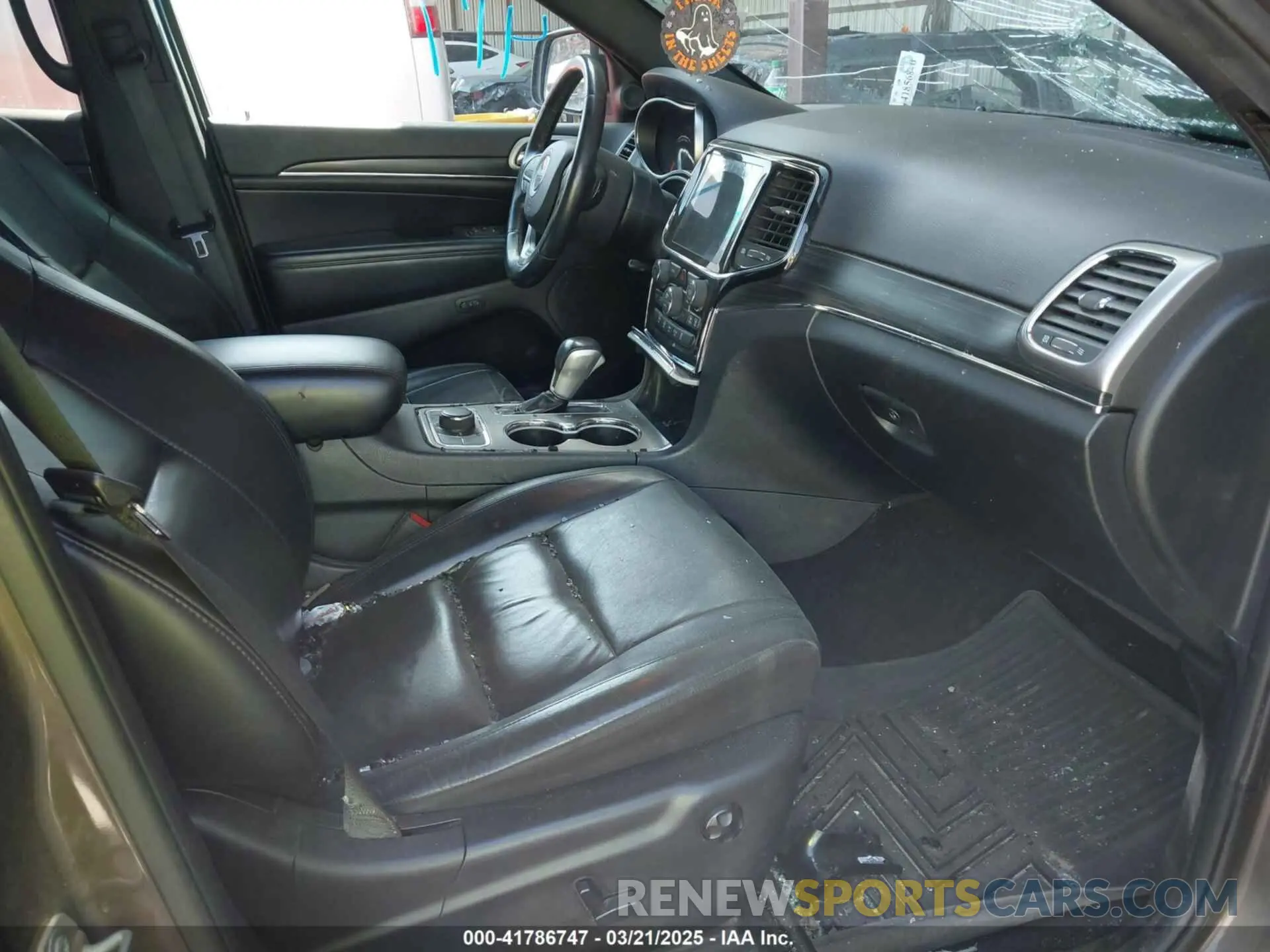 5 Photograph of a damaged car 1C4RJFBG1LC300117 JEEP GRAND CHEROKEE 2020
