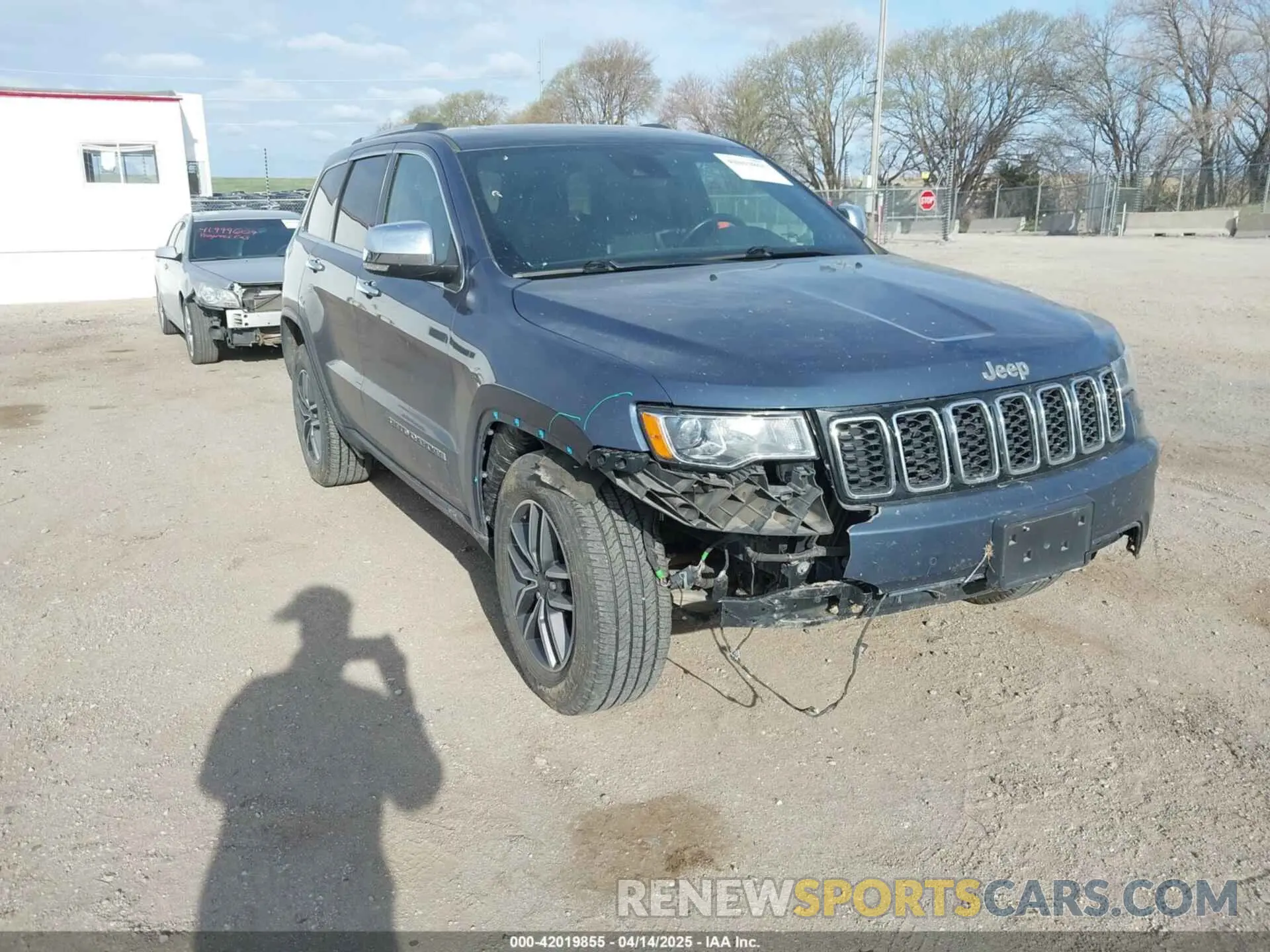 1 Photograph of a damaged car 1C4RJFBG2LC137560 JEEP GRAND CHEROKEE 2020