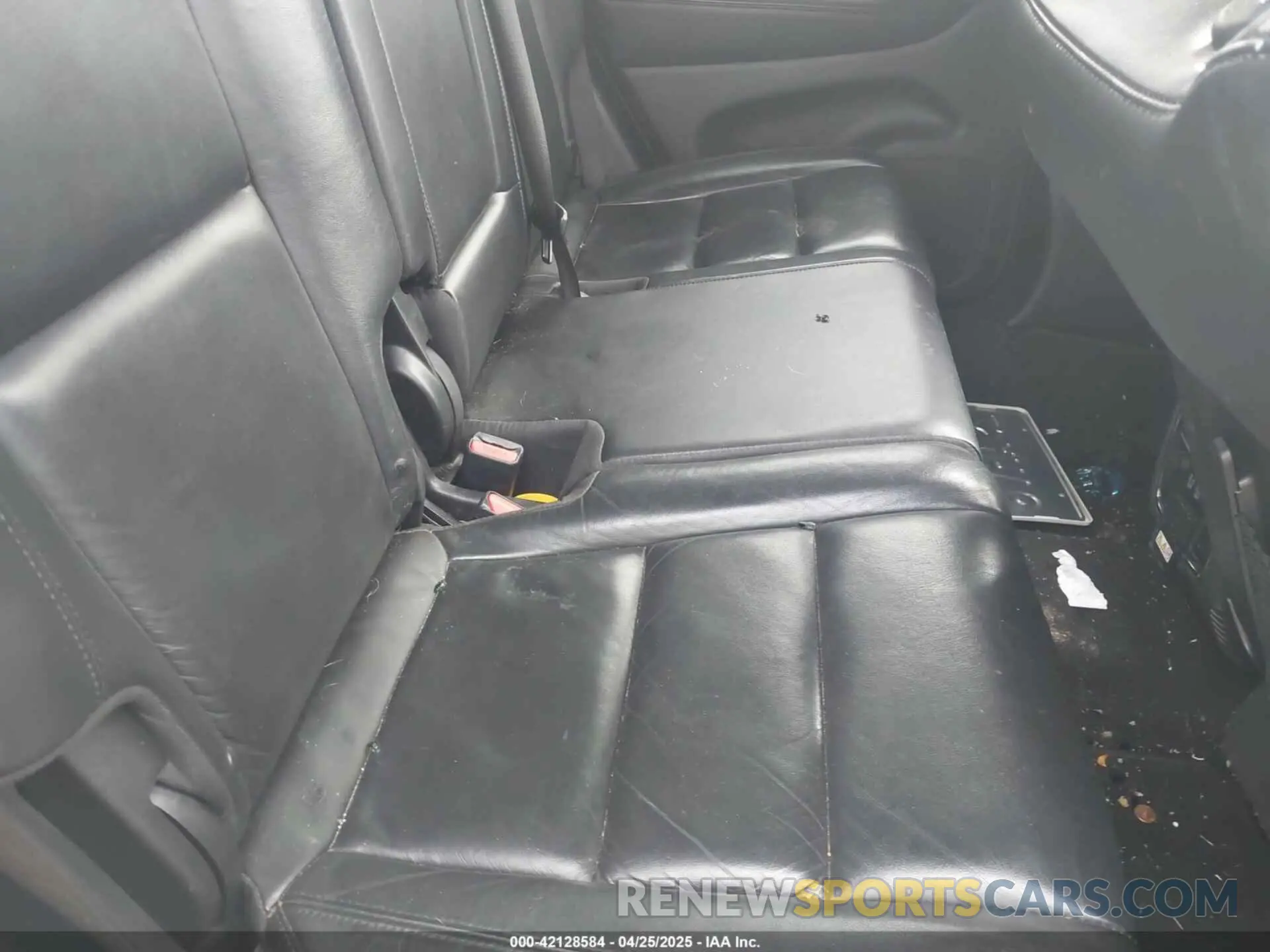 8 Photograph of a damaged car 1C4RJFBG2LC137641 JEEP GRAND CHEROKEE 2020