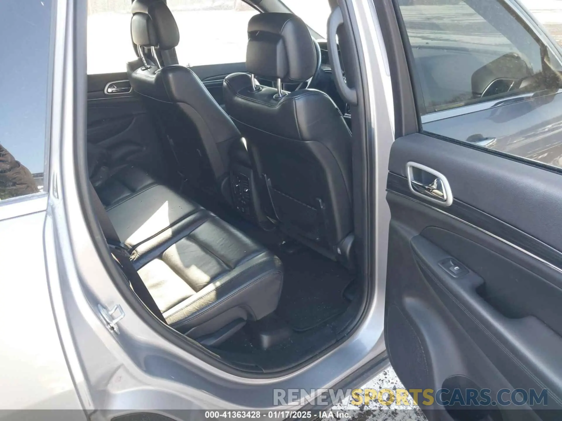 8 Photograph of a damaged car 1C4RJFBG2LC175970 JEEP GRAND CHEROKEE 2020