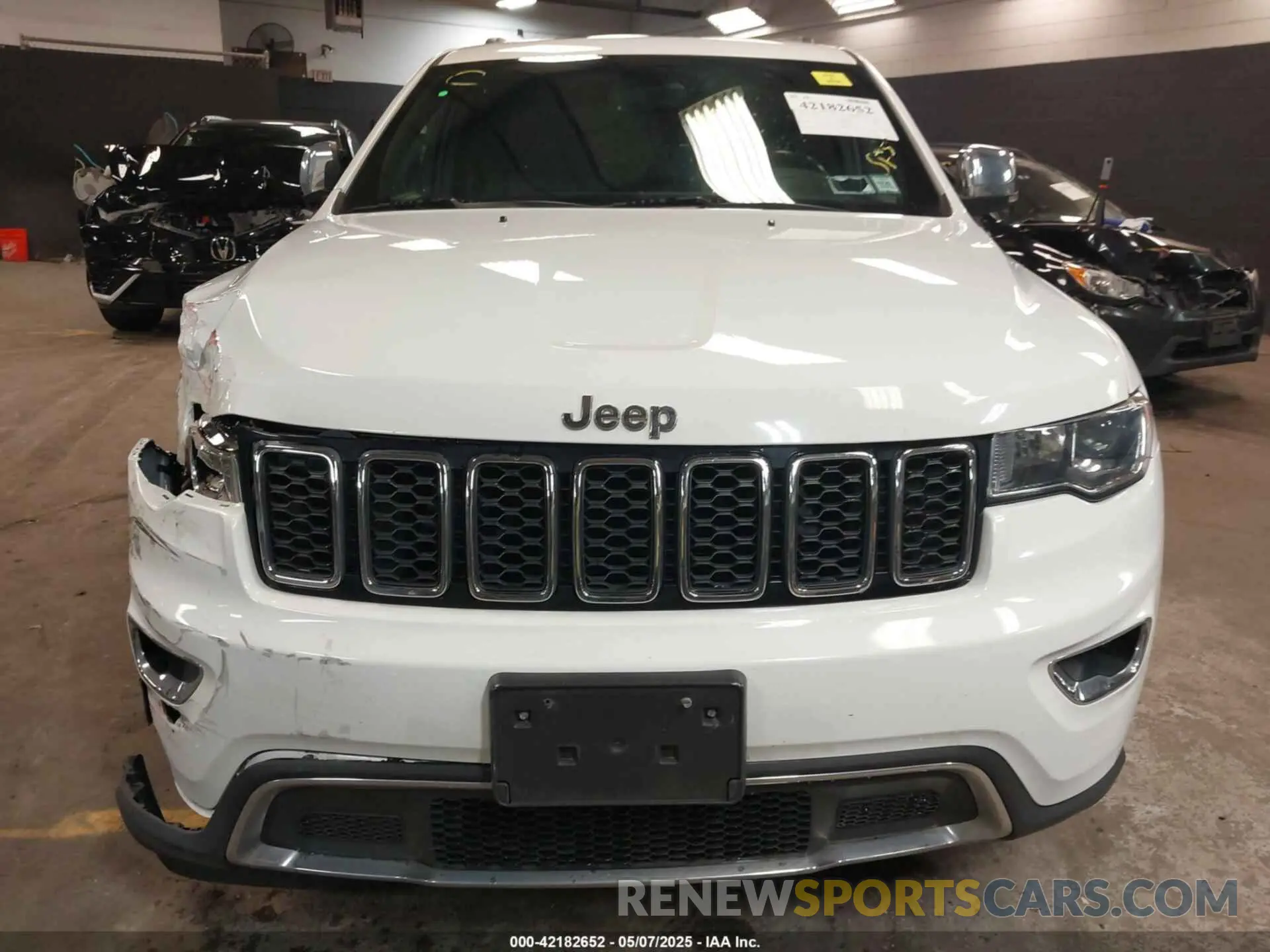 12 Photograph of a damaged car 1C4RJFBG2LC218297 JEEP GRAND CHEROKEE 2020
