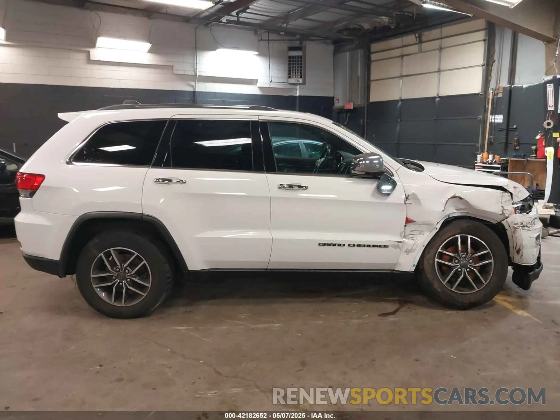 13 Photograph of a damaged car 1C4RJFBG2LC218297 JEEP GRAND CHEROKEE 2020