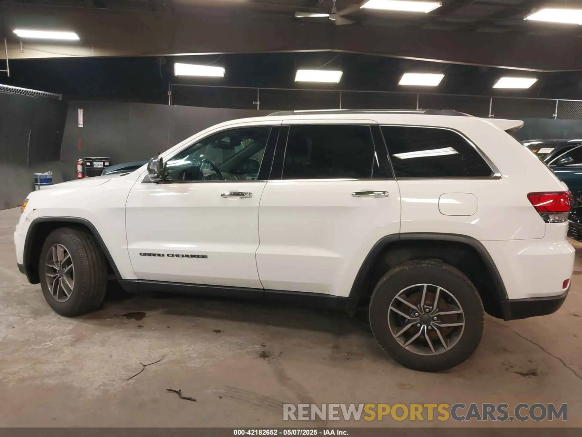 14 Photograph of a damaged car 1C4RJFBG2LC218297 JEEP GRAND CHEROKEE 2020