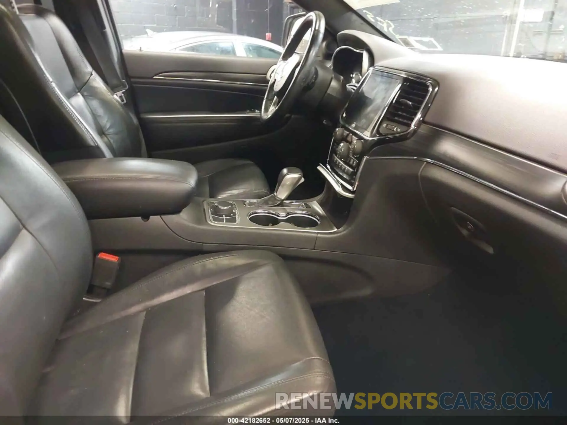 5 Photograph of a damaged car 1C4RJFBG2LC218297 JEEP GRAND CHEROKEE 2020