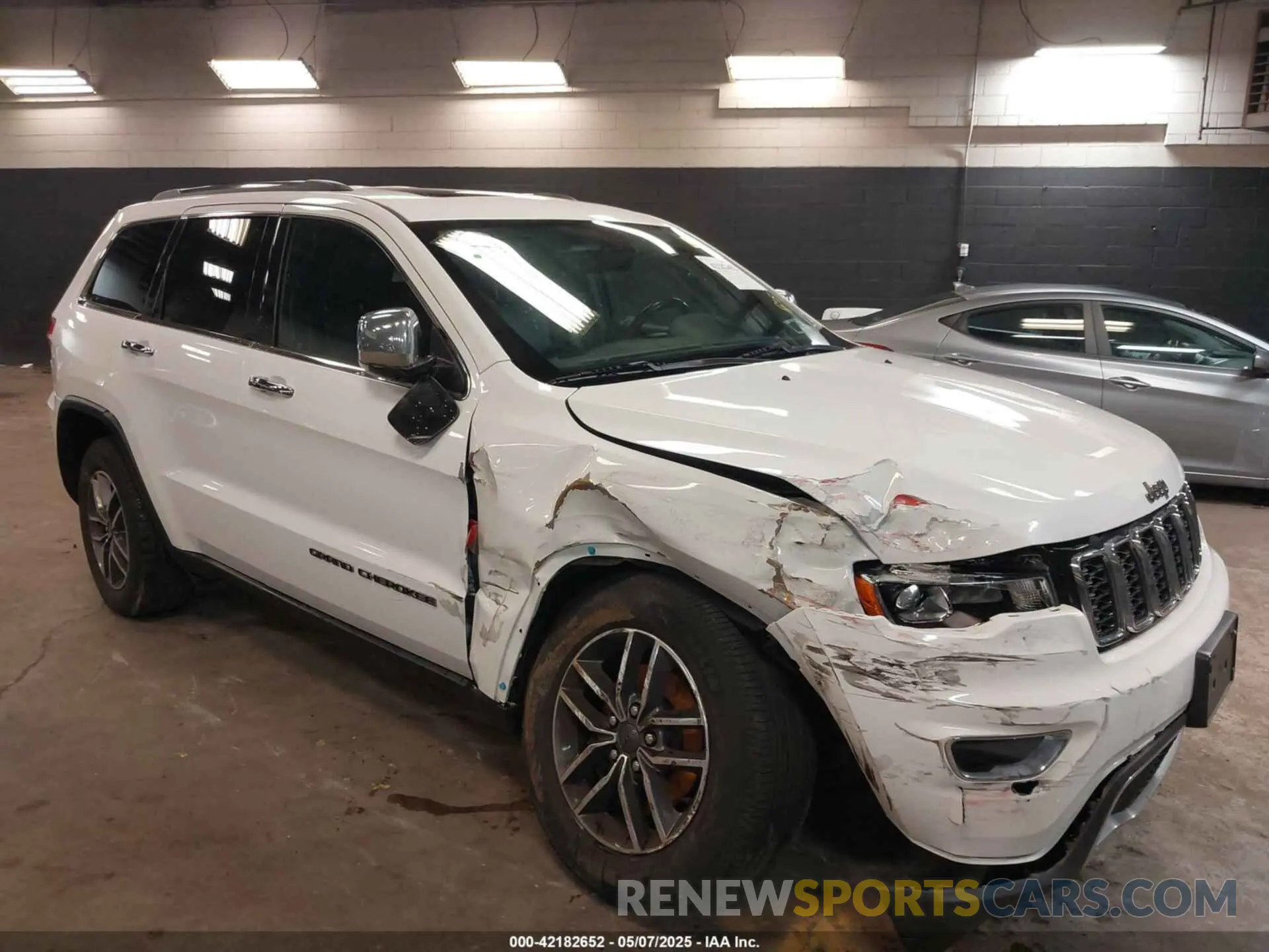 6 Photograph of a damaged car 1C4RJFBG2LC218297 JEEP GRAND CHEROKEE 2020
