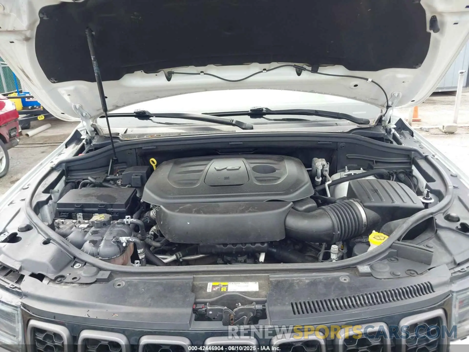 10 Photograph of a damaged car 1C4RJFBG2LC235312 JEEP GRAND CHEROKEE 2020