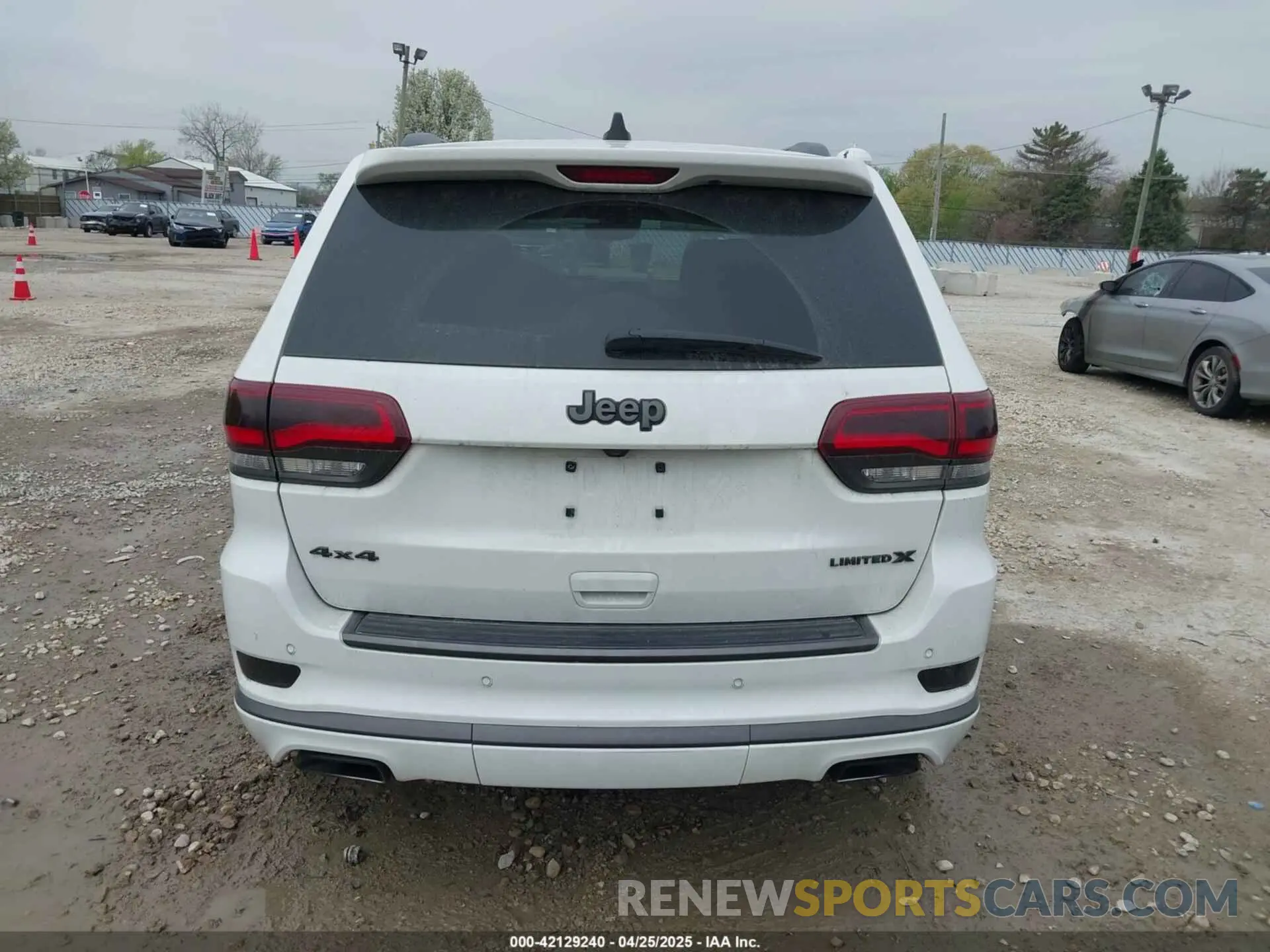 17 Photograph of a damaged car 1C4RJFBG2LC242101 JEEP GRAND CHEROKEE 2020