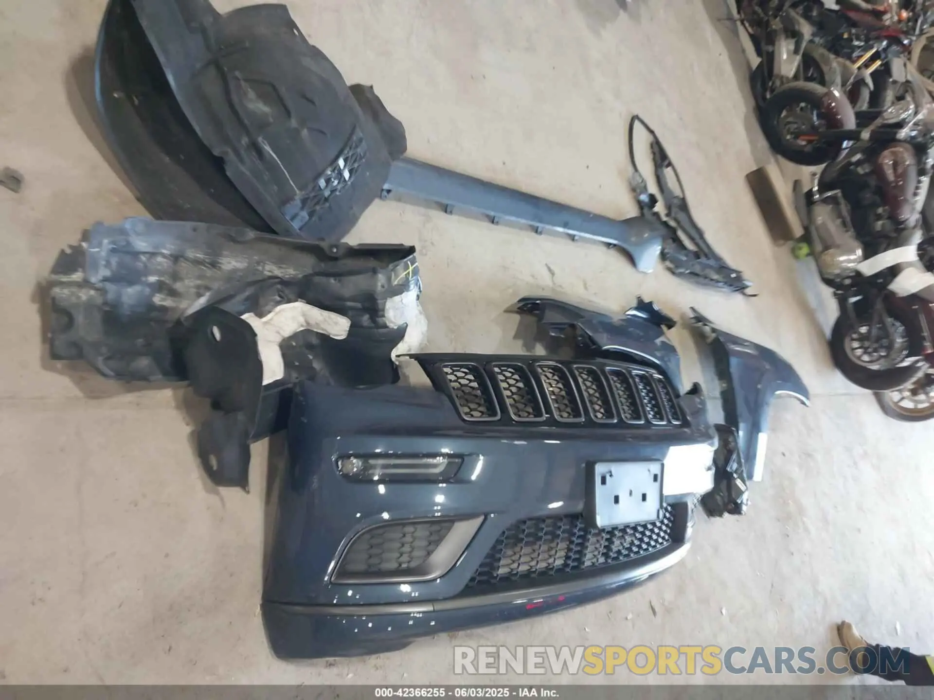 12 Photograph of a damaged car 1C4RJFBG2LC420413 JEEP GRAND CHEROKEE 2020