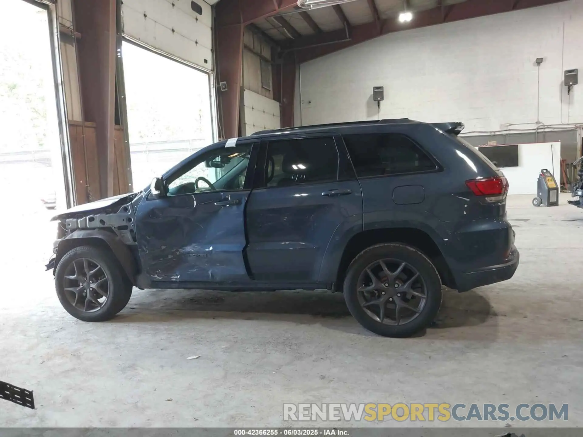 15 Photograph of a damaged car 1C4RJFBG2LC420413 JEEP GRAND CHEROKEE 2020