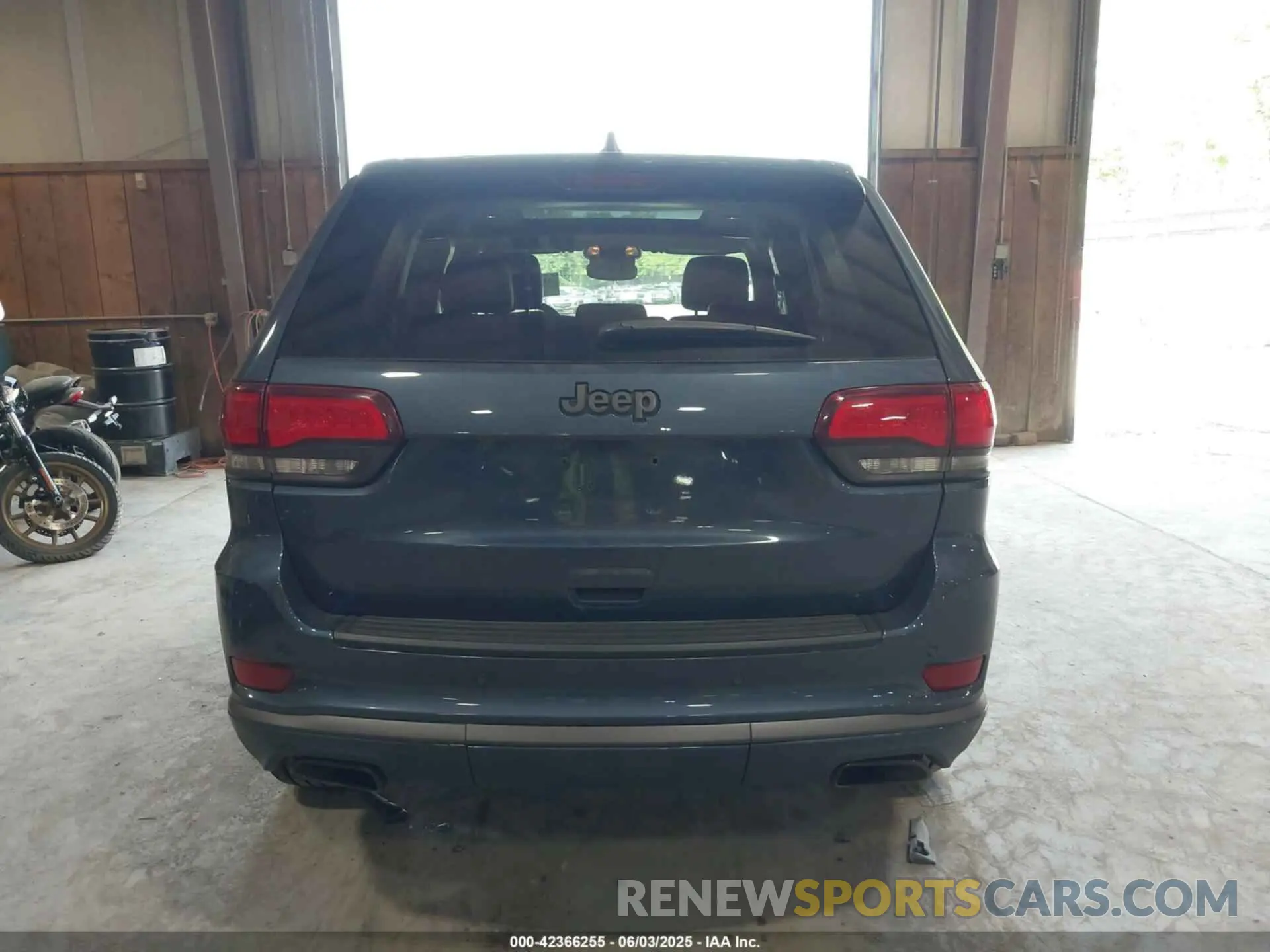 17 Photograph of a damaged car 1C4RJFBG2LC420413 JEEP GRAND CHEROKEE 2020