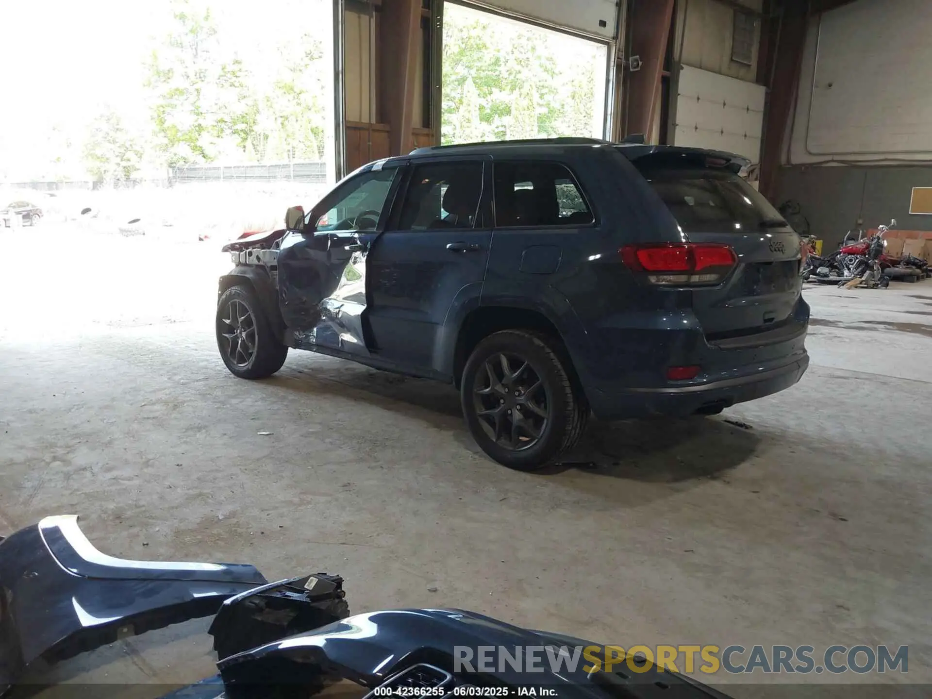 3 Photograph of a damaged car 1C4RJFBG2LC420413 JEEP GRAND CHEROKEE 2020