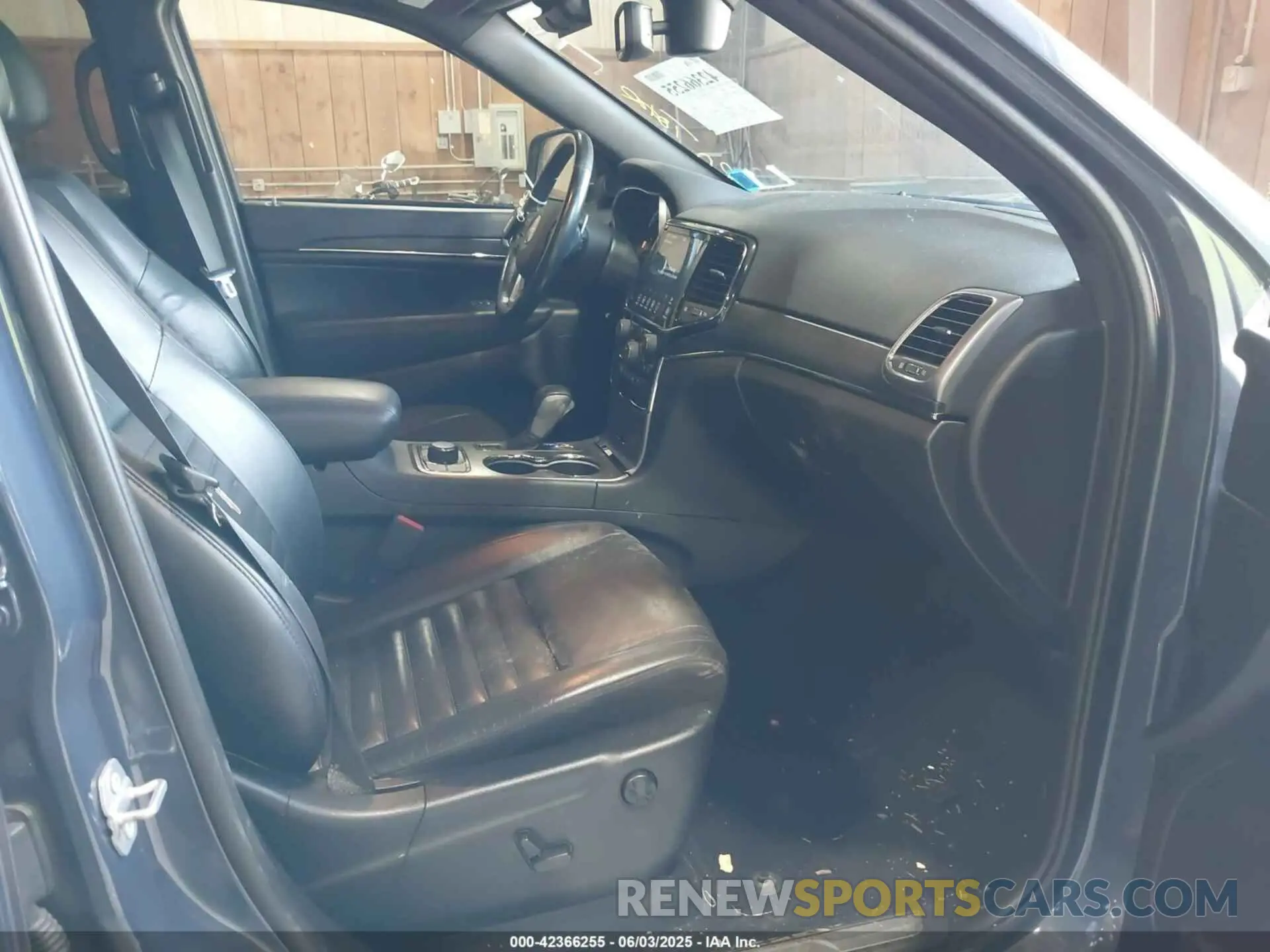 5 Photograph of a damaged car 1C4RJFBG2LC420413 JEEP GRAND CHEROKEE 2020