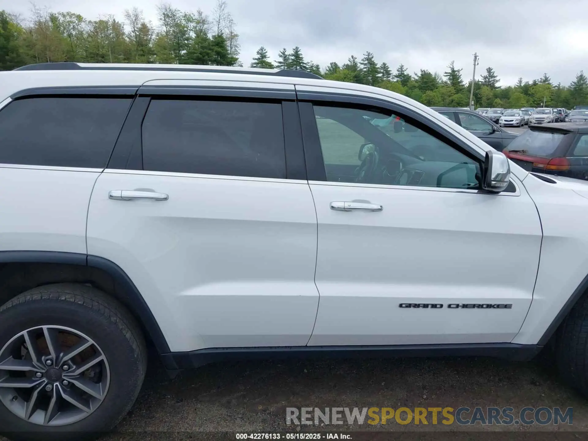 13 Photograph of a damaged car 1C4RJFBG3LC100954 JEEP GRAND CHEROKEE 2020