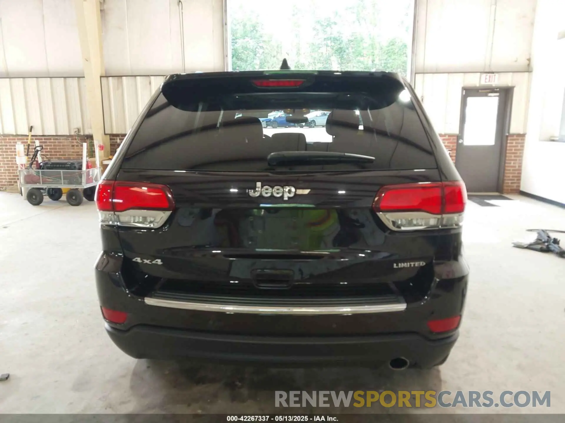 17 Photograph of a damaged car 1C4RJFBG3LC116667 JEEP GRAND CHEROKEE 2020