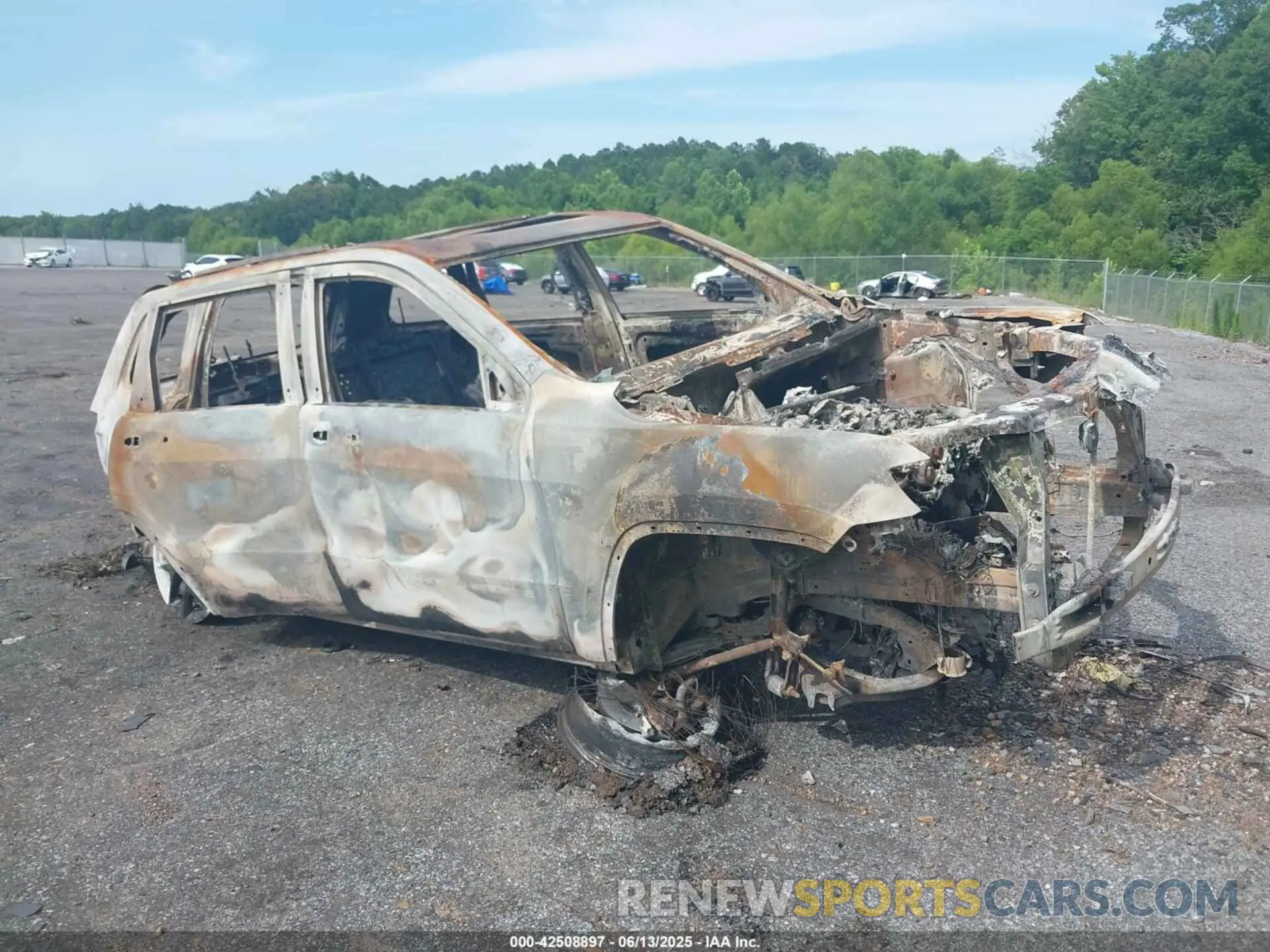 1 Photograph of a damaged car 1C4RJFBG3LC279948 JEEP GRAND CHEROKEE 2020
