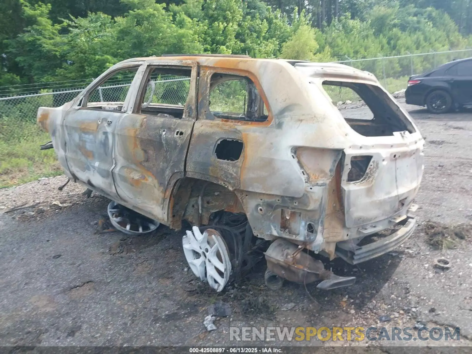 3 Photograph of a damaged car 1C4RJFBG3LC279948 JEEP GRAND CHEROKEE 2020