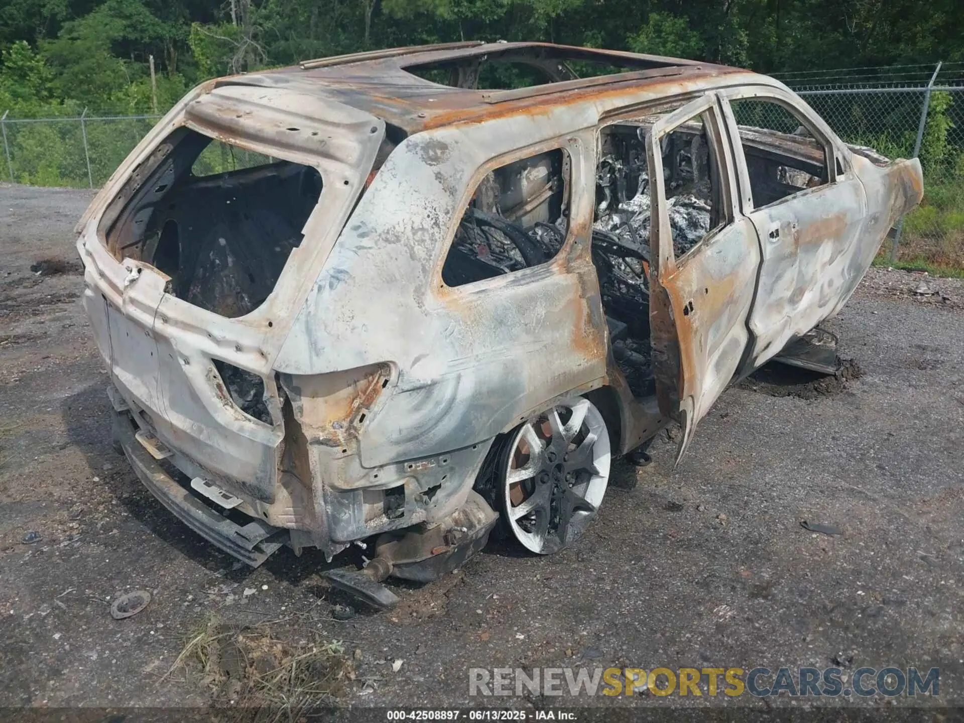 4 Photograph of a damaged car 1C4RJFBG3LC279948 JEEP GRAND CHEROKEE 2020