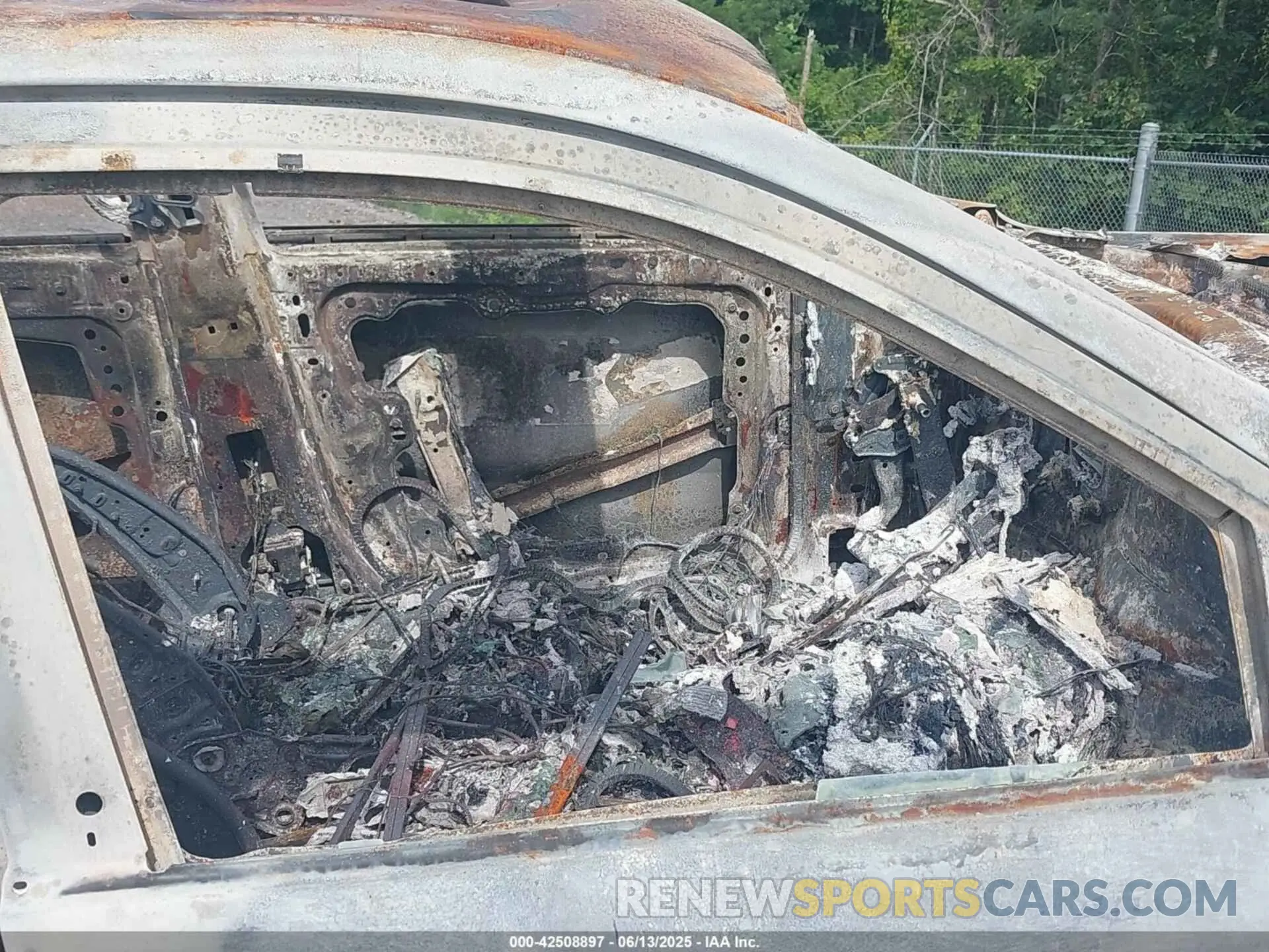 5 Photograph of a damaged car 1C4RJFBG3LC279948 JEEP GRAND CHEROKEE 2020