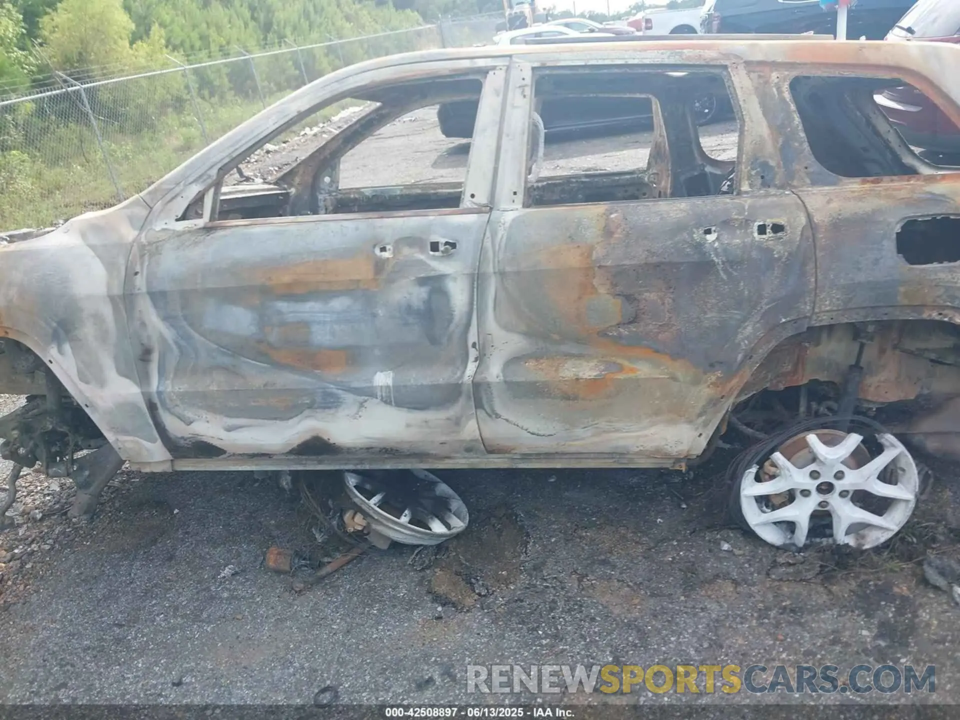 6 Photograph of a damaged car 1C4RJFBG3LC279948 JEEP GRAND CHEROKEE 2020