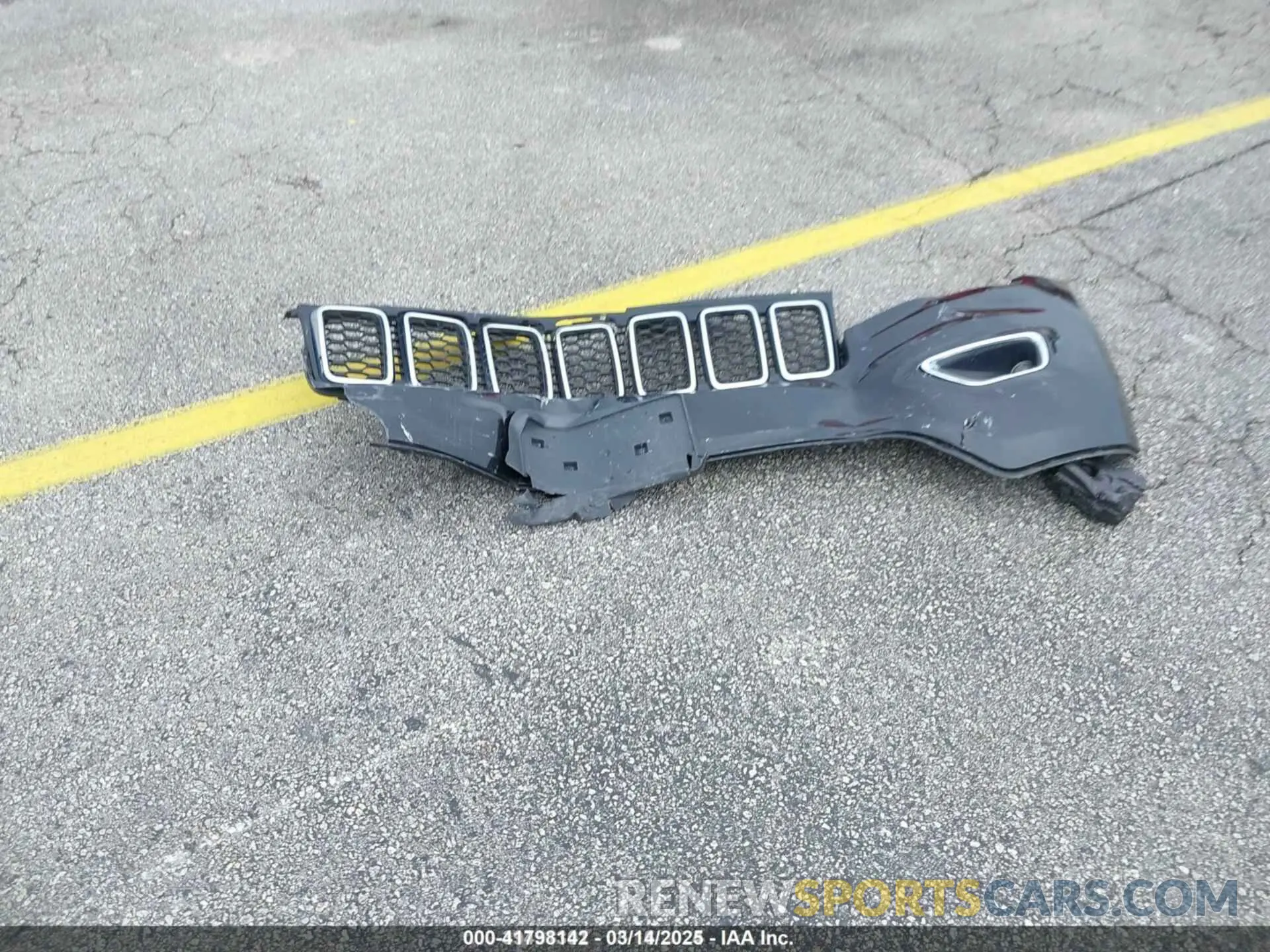 12 Photograph of a damaged car 1C4RJFBG3LC293591 JEEP GRAND CHEROKEE 2020