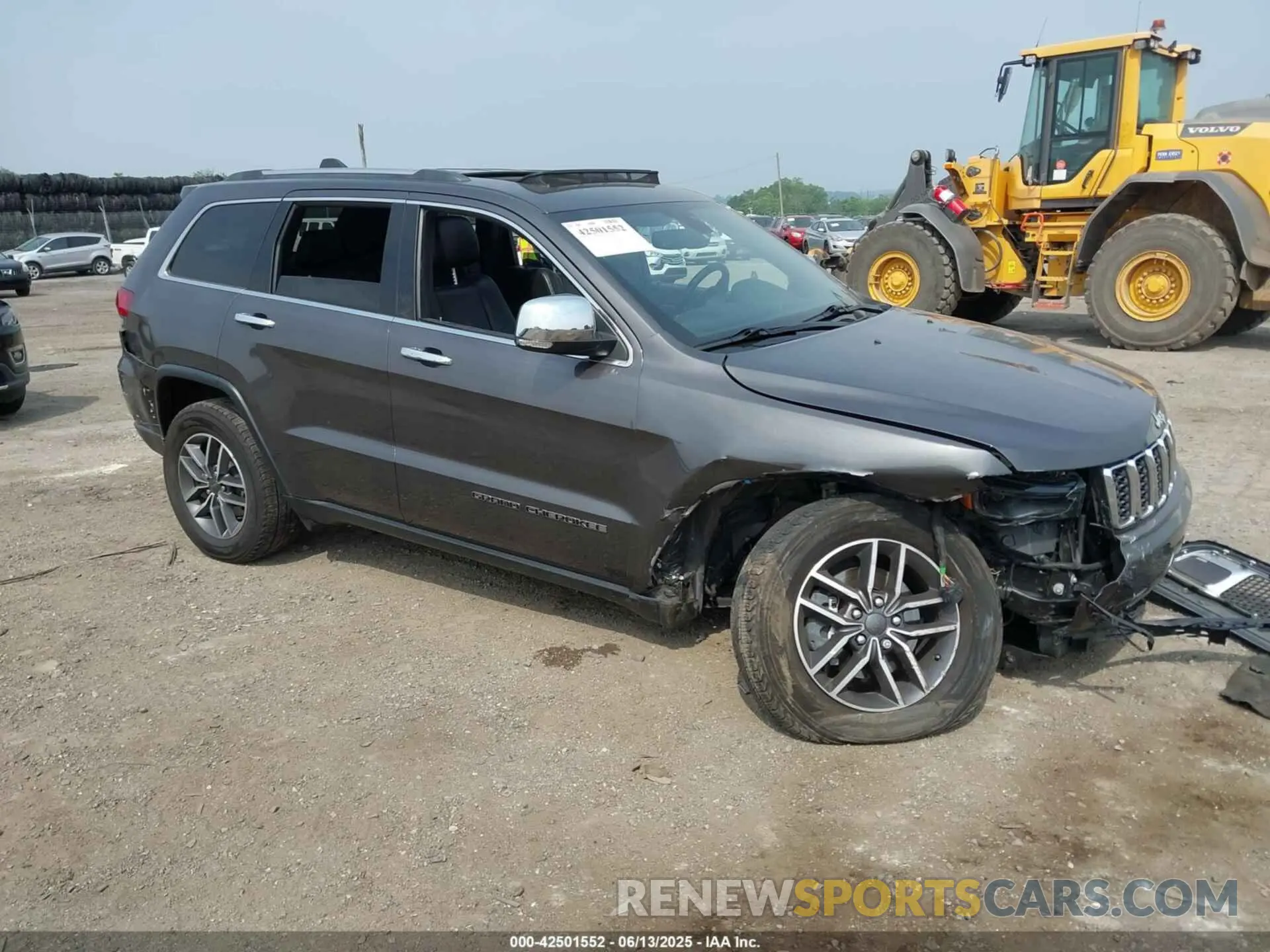 1 Photograph of a damaged car 1C4RJFBG3LC427063 JEEP GRAND CHEROKEE 2020