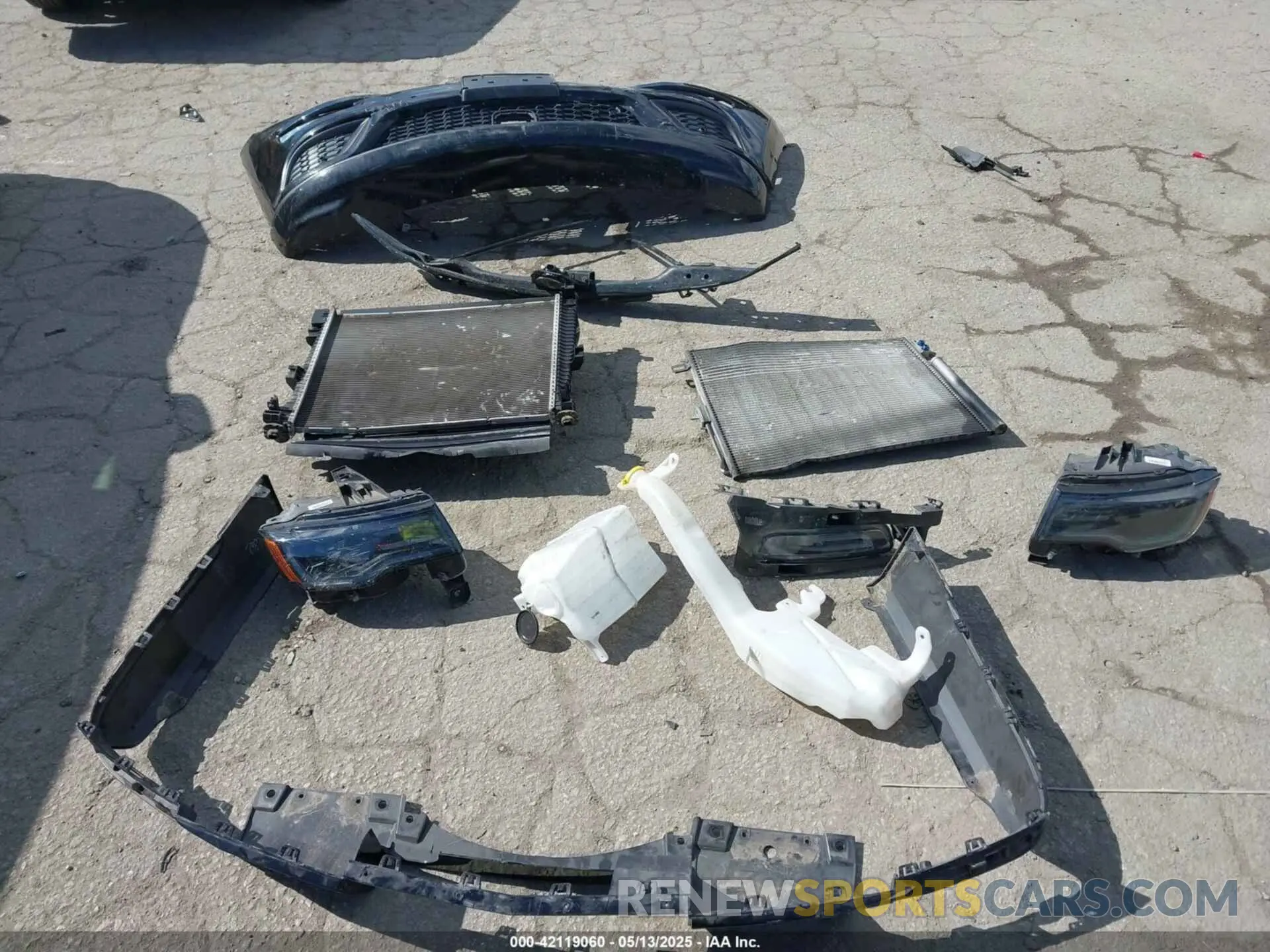 12 Photograph of a damaged car 1C4RJFBG4LC267887 JEEP GRAND CHEROKEE 2020