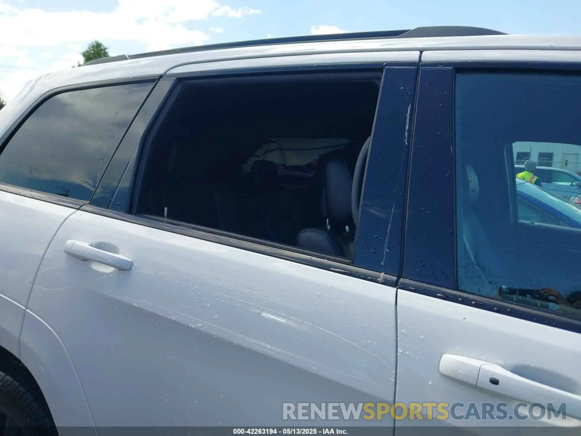 18 Photograph of a damaged car 1C4RJFBG5LC333430 JEEP GRAND CHEROKEE 2020